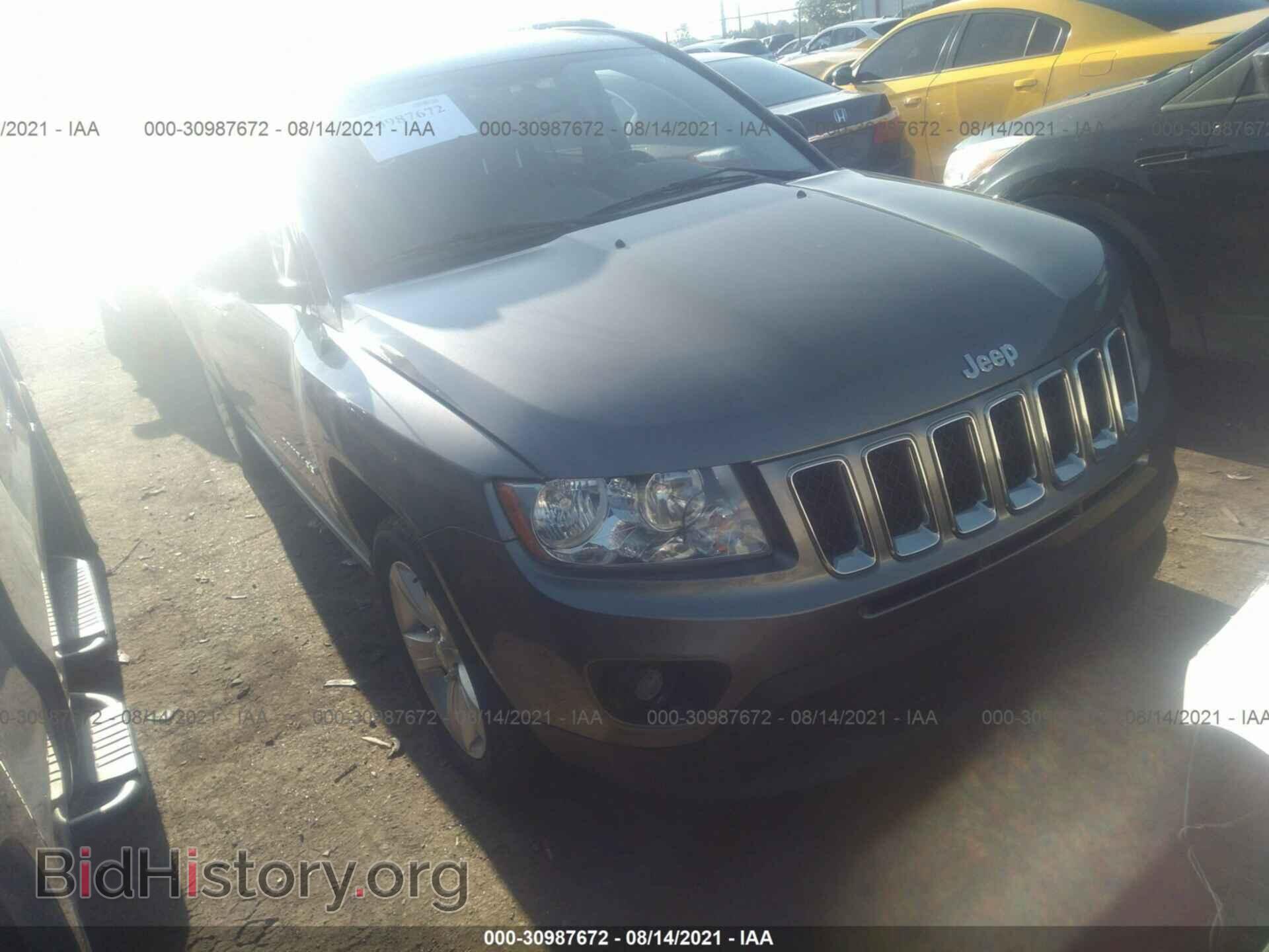 Photo 1J4NF1FB9BD266206 - JEEP COMPASS 2011