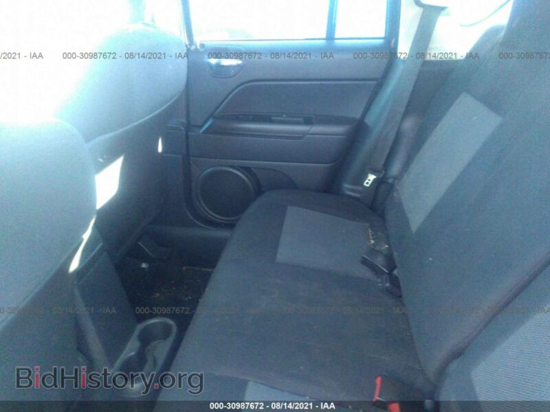 2011 Jeep COMPASS (VIN 1J4NF1FB9BD266206) — фото 8 из 11