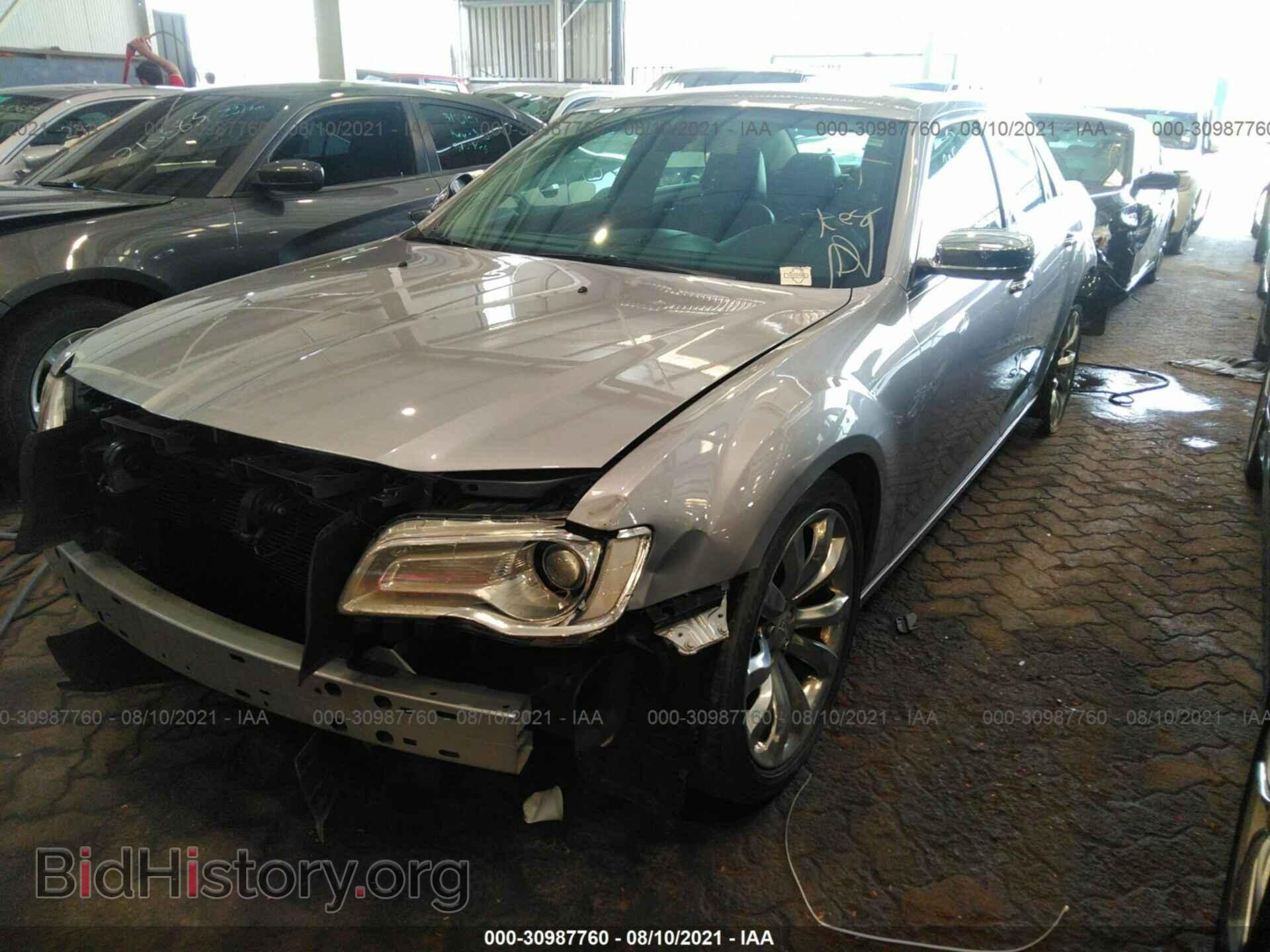 2018 CHRYSLER 300 - VIN: 000CCAEG8JH208032 - Фото 2
