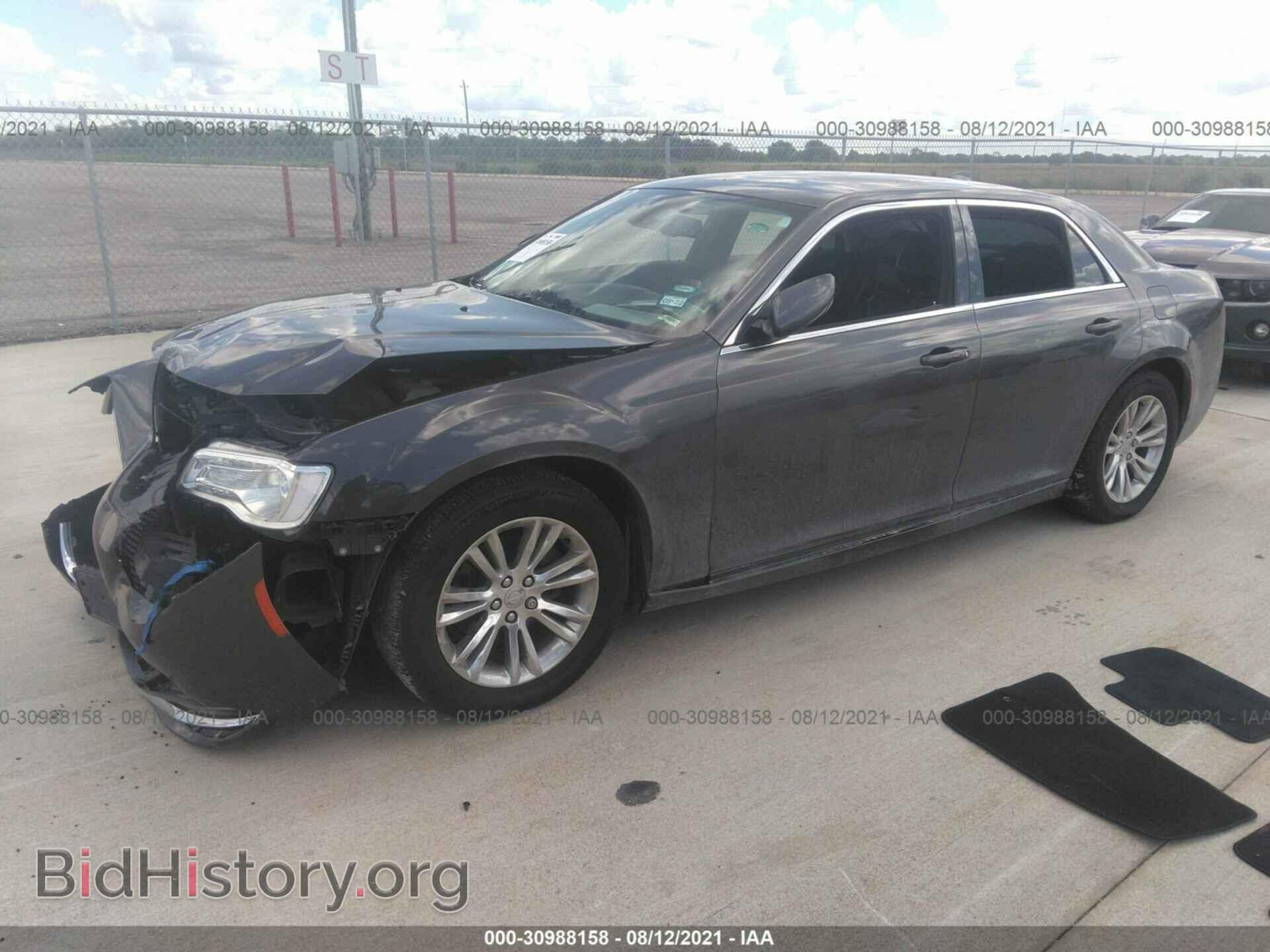 2018 CHRYSLER 300 - VIN: 2C3CCAAG8JH201670 - Фото 2