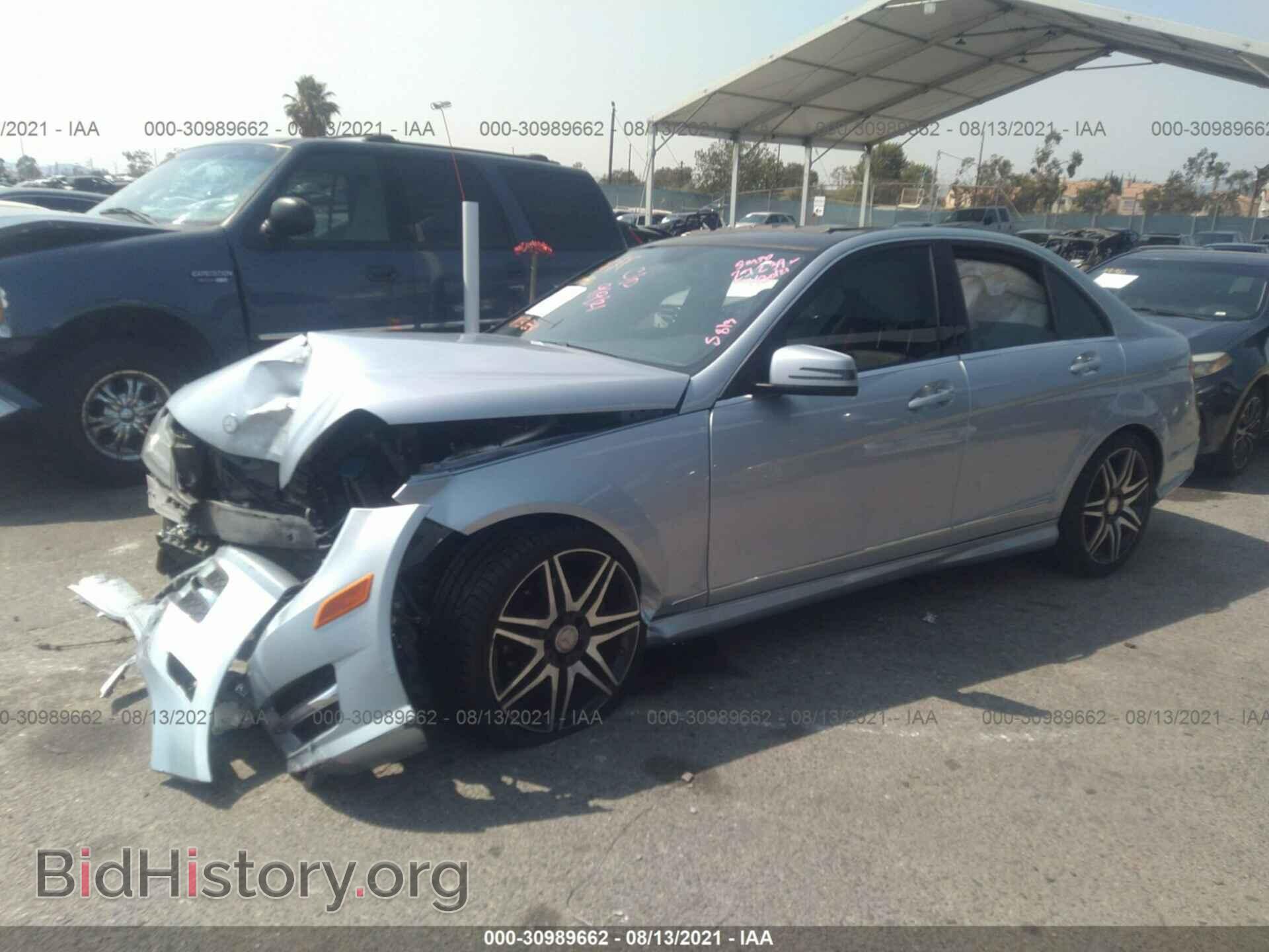 2013 MERCEDES-BENZ C-CLASS - VIN: WDDGF4HB5DA852442 - Фото 2