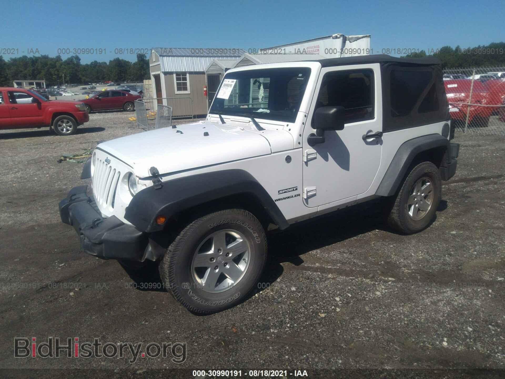 2011 JEEP WRANGLER - VIN: 1J4AA2D17BL620775 - Фото 2