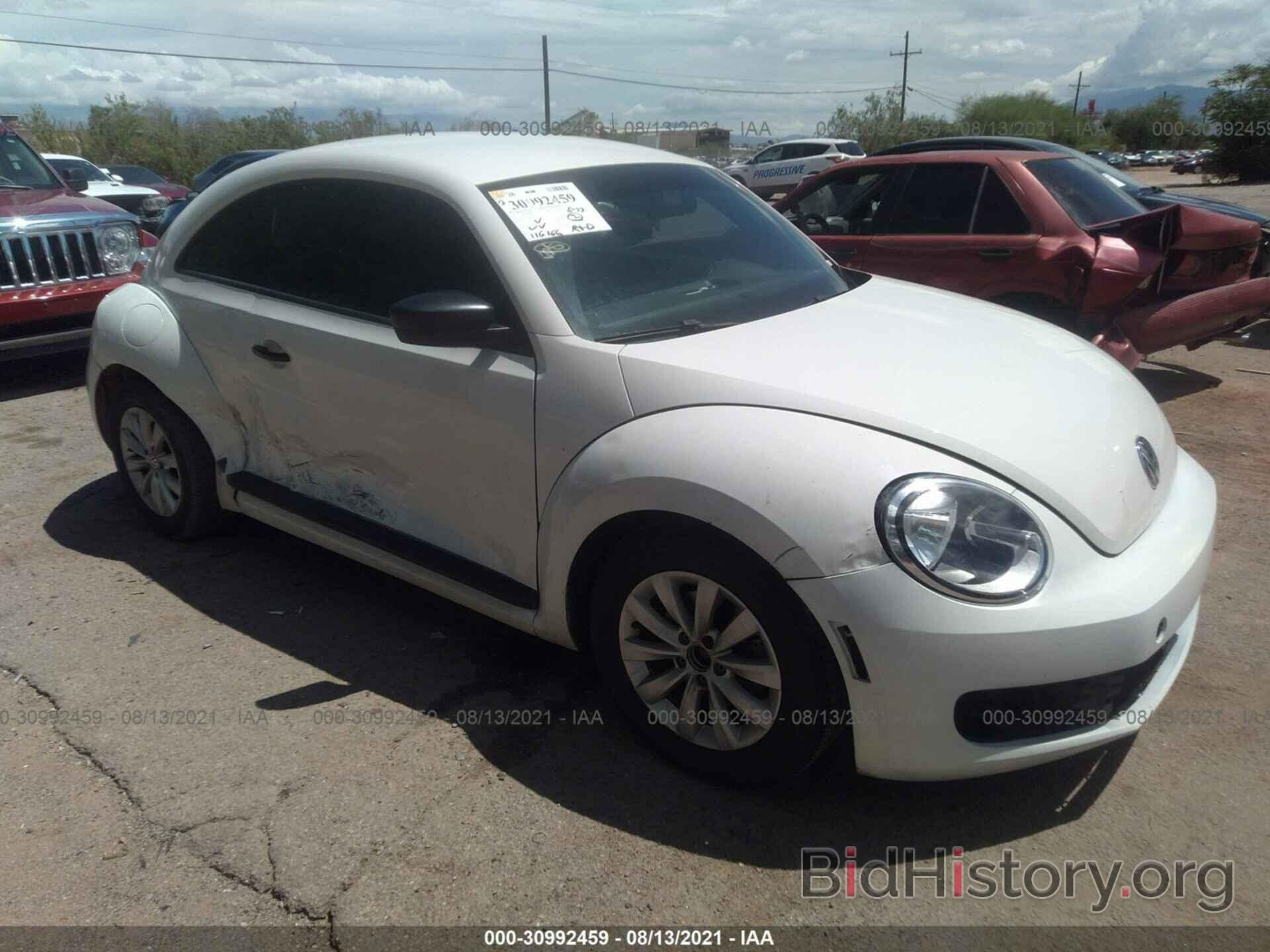 Photo 3VWFP7AT3DM644342 - VOLKSWAGEN BEETLE COUPE 2013
