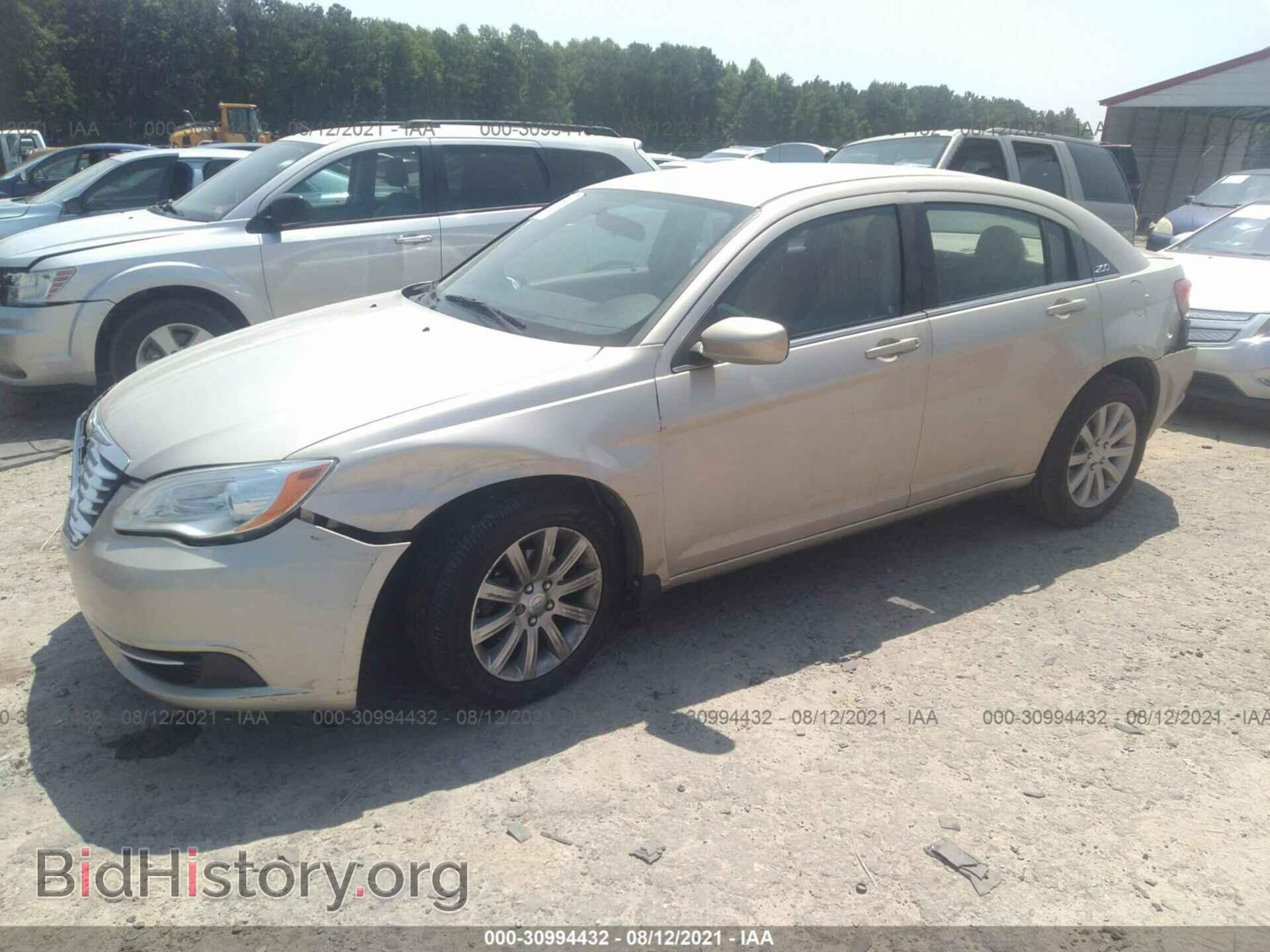 2013 CHRYSLER 200 - VIN: 1C3CCBBBXDN765907 - Фото 2