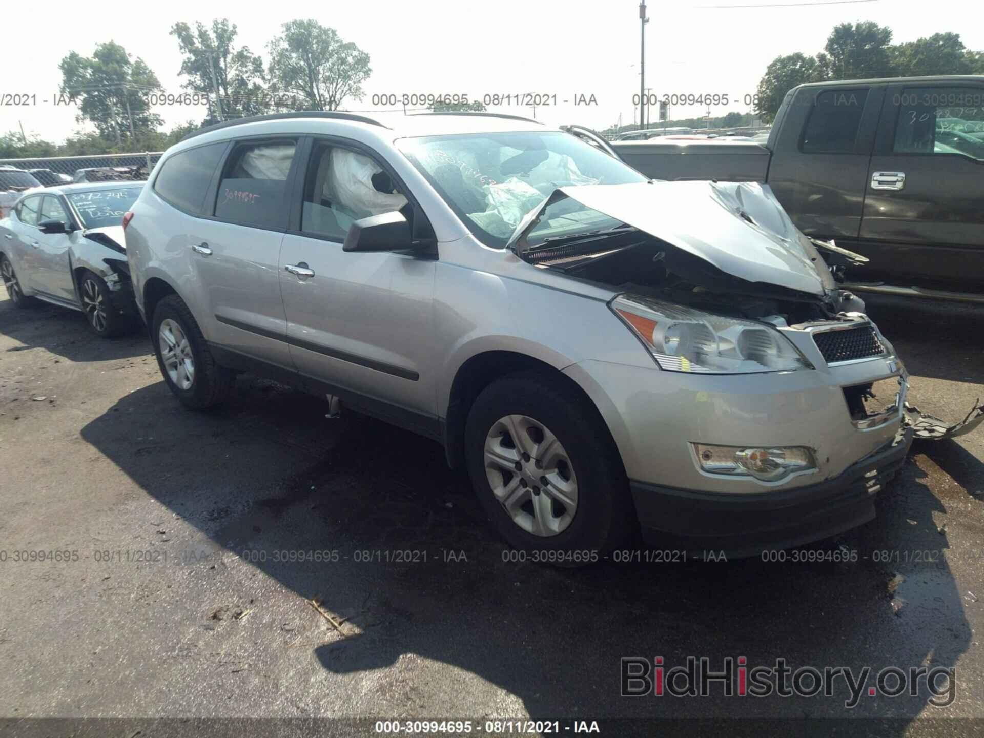 Photo 1GNKRFED4CJ178822 - CHEVROLET TRAVERSE 2012