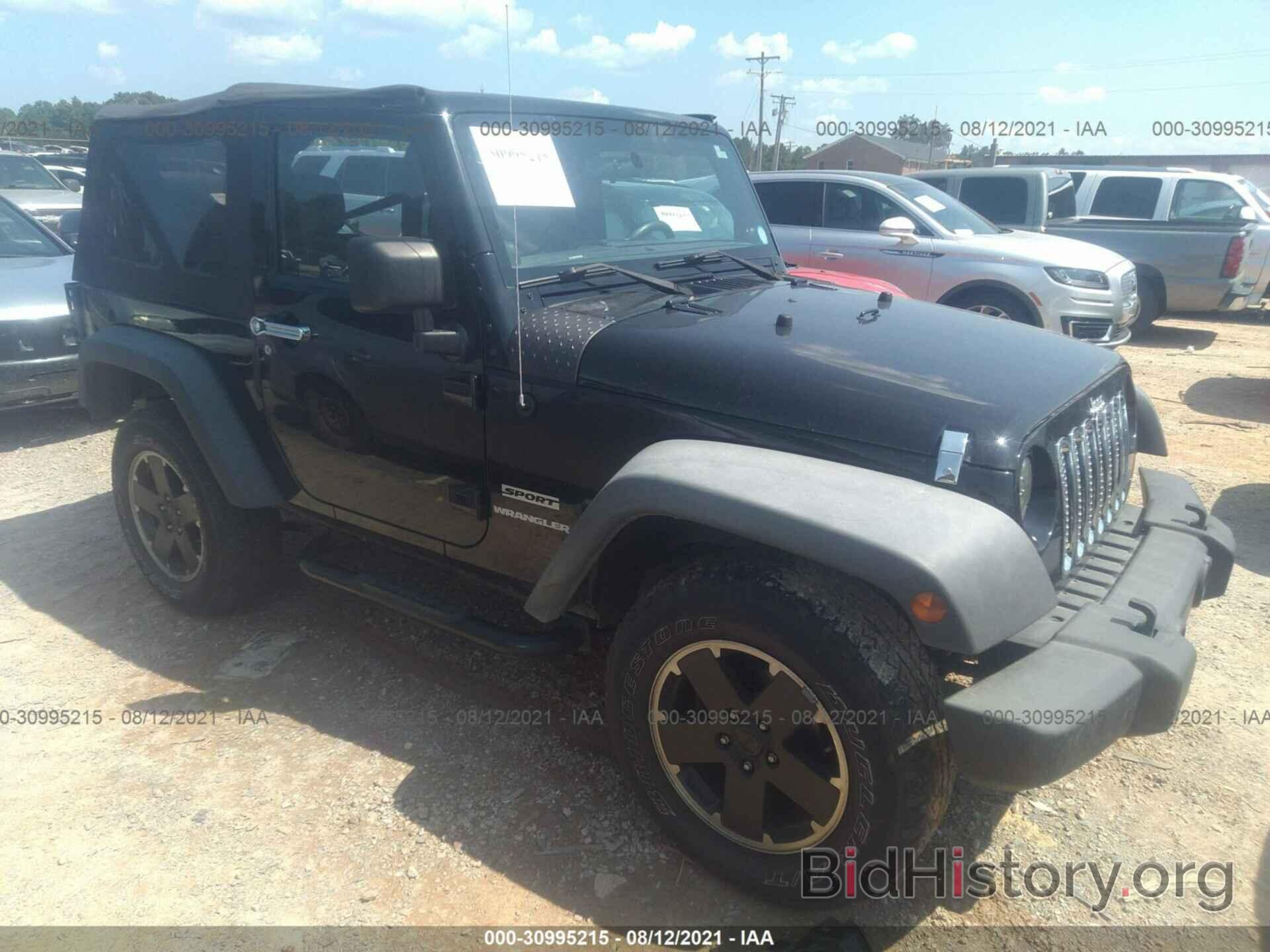 Photo 1J4AA2D13BL560039 - JEEP WRANGLER 2011