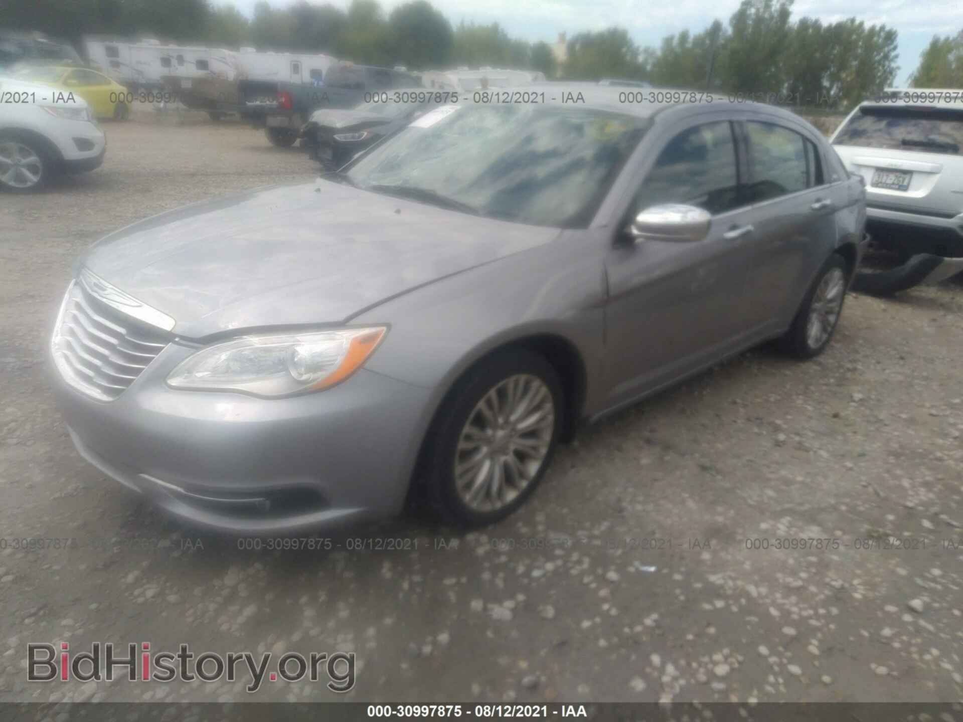 2013 CHRYSLER 200 - VIN: 1C3CCBCG4DN577295 - Фото 2