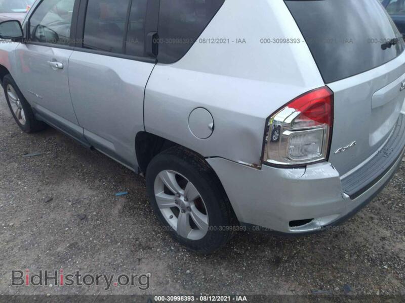 2011 Jeep COMPASS (VIN 1J4NF1FB8BD215277) — photo 6 of 11