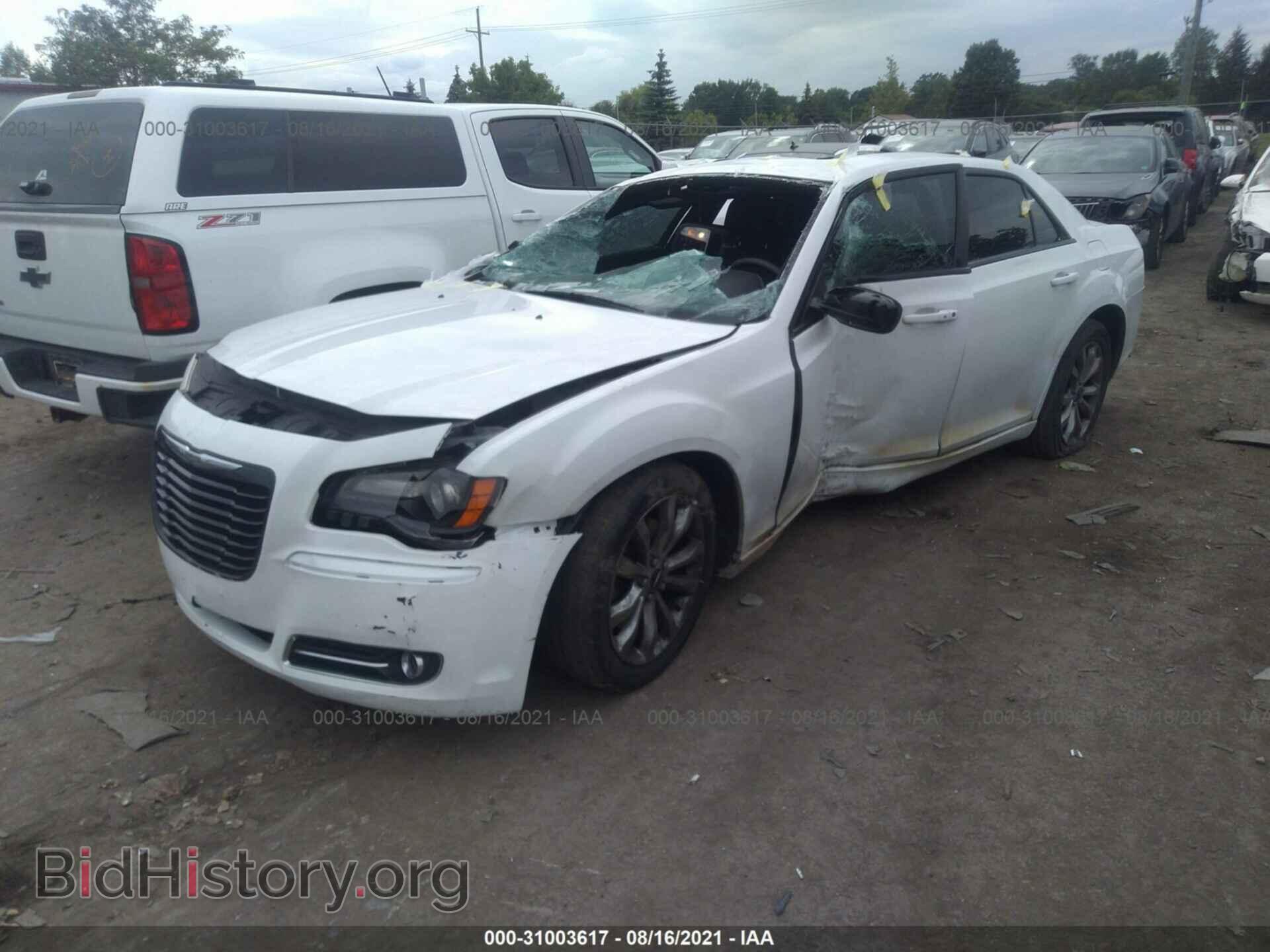 2014 CHRYSLER 300 - VIN: 2C3CCAGG9EH361652 - Фото 2