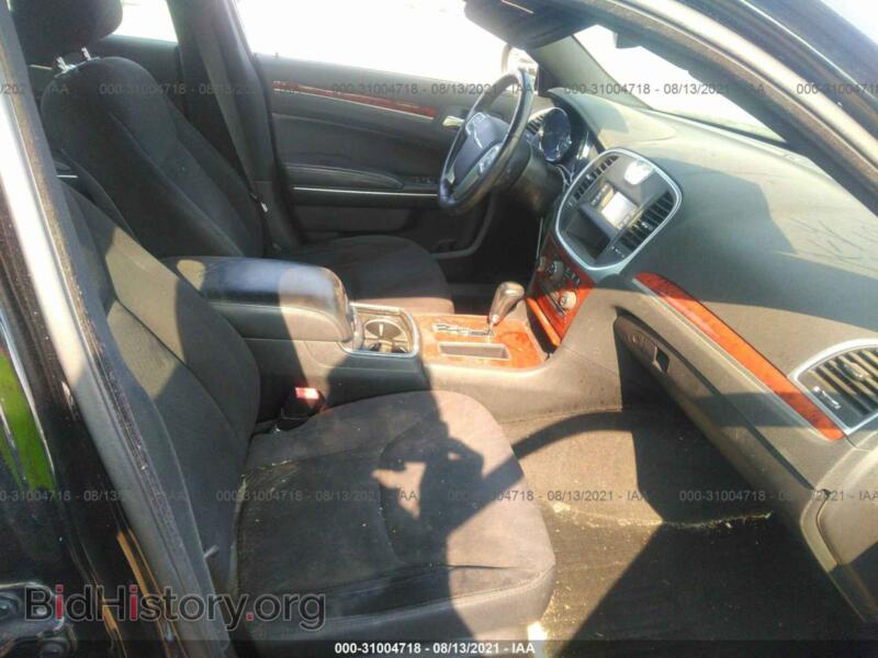 2012 Chrysler 300 (VIN 2C3CCAAG5CH116918) — photo 5 of 11