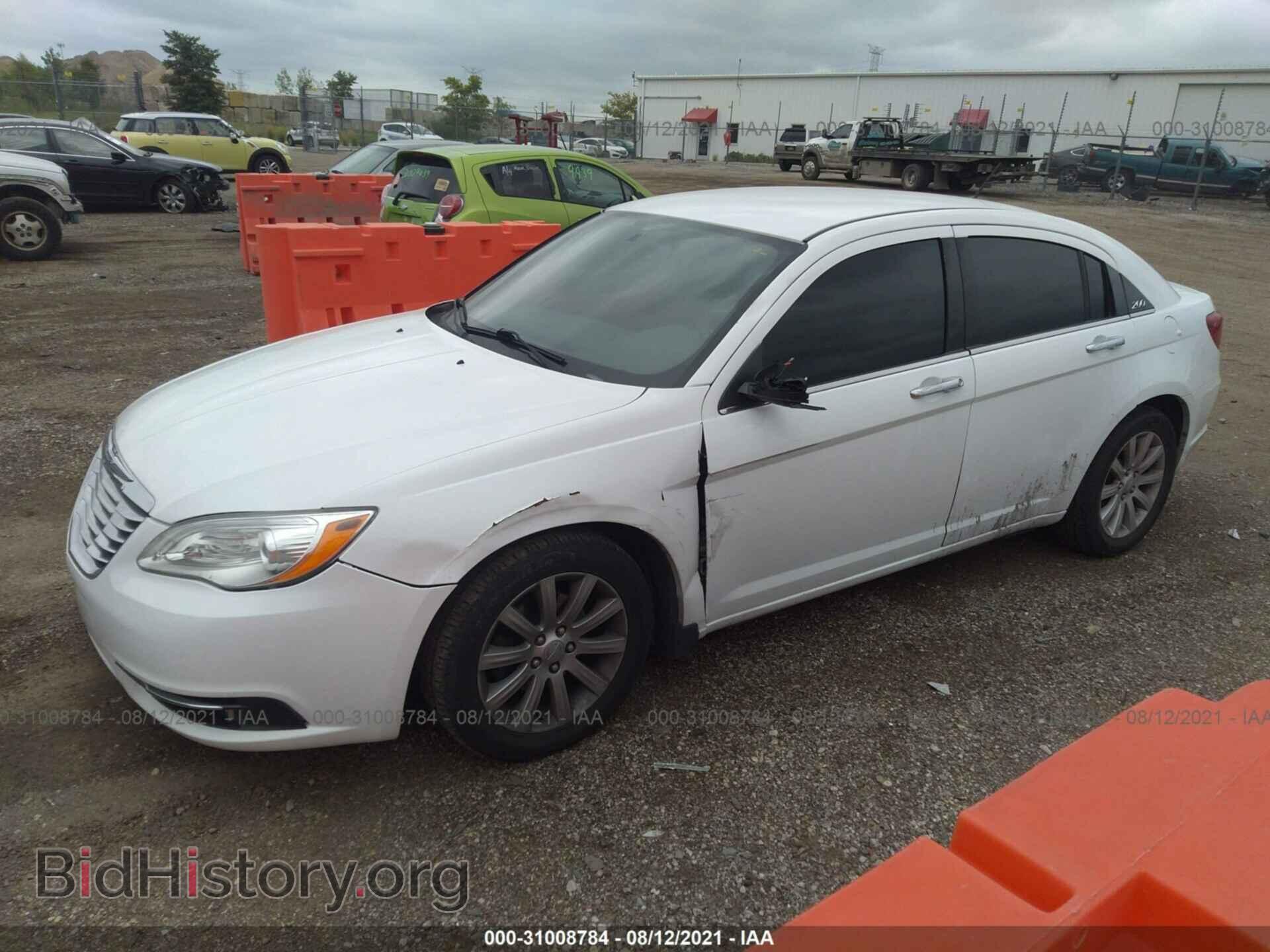 2013 CHRYSLER 200 - VIN: 1C3CCBCG2DN744043 - Photo 2