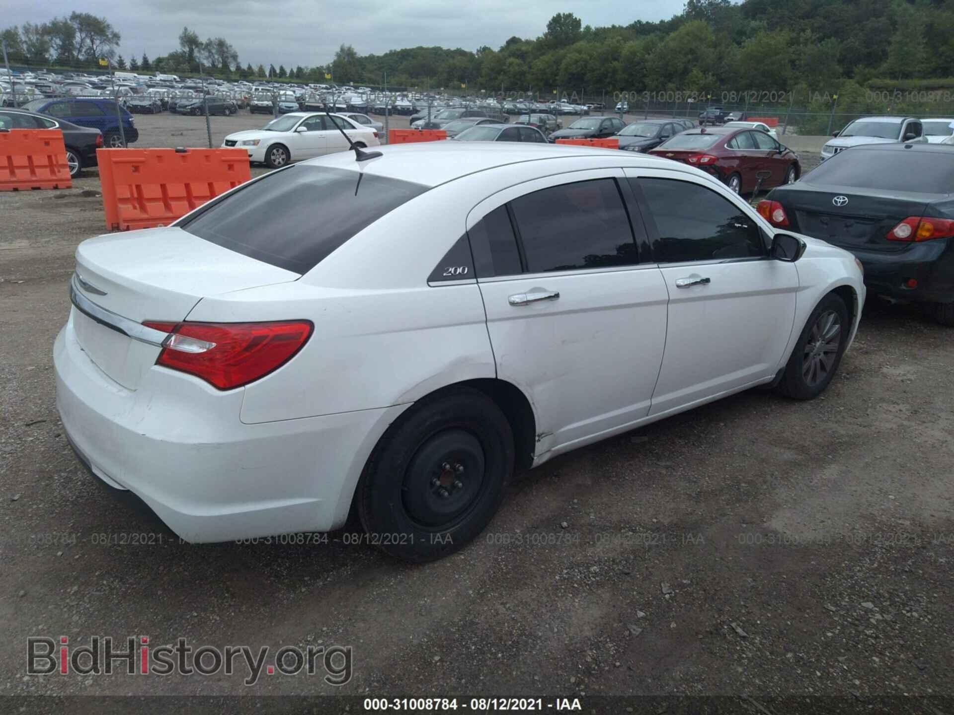 2013 CHRYSLER 200 - VIN: 1C3CCBCG2DN744043 - Photo 4
