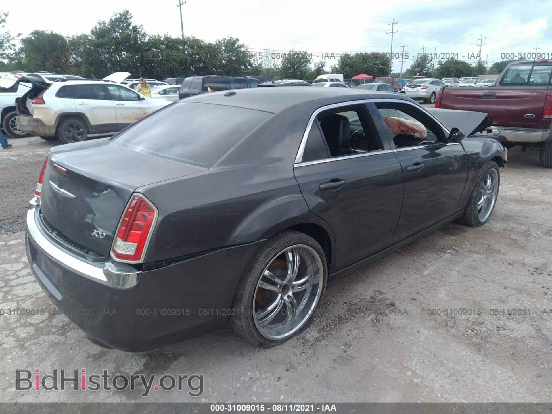 2013 CHRYSLER 300 - VIN: 2C3CCAAG2DH640979 - Фото 4