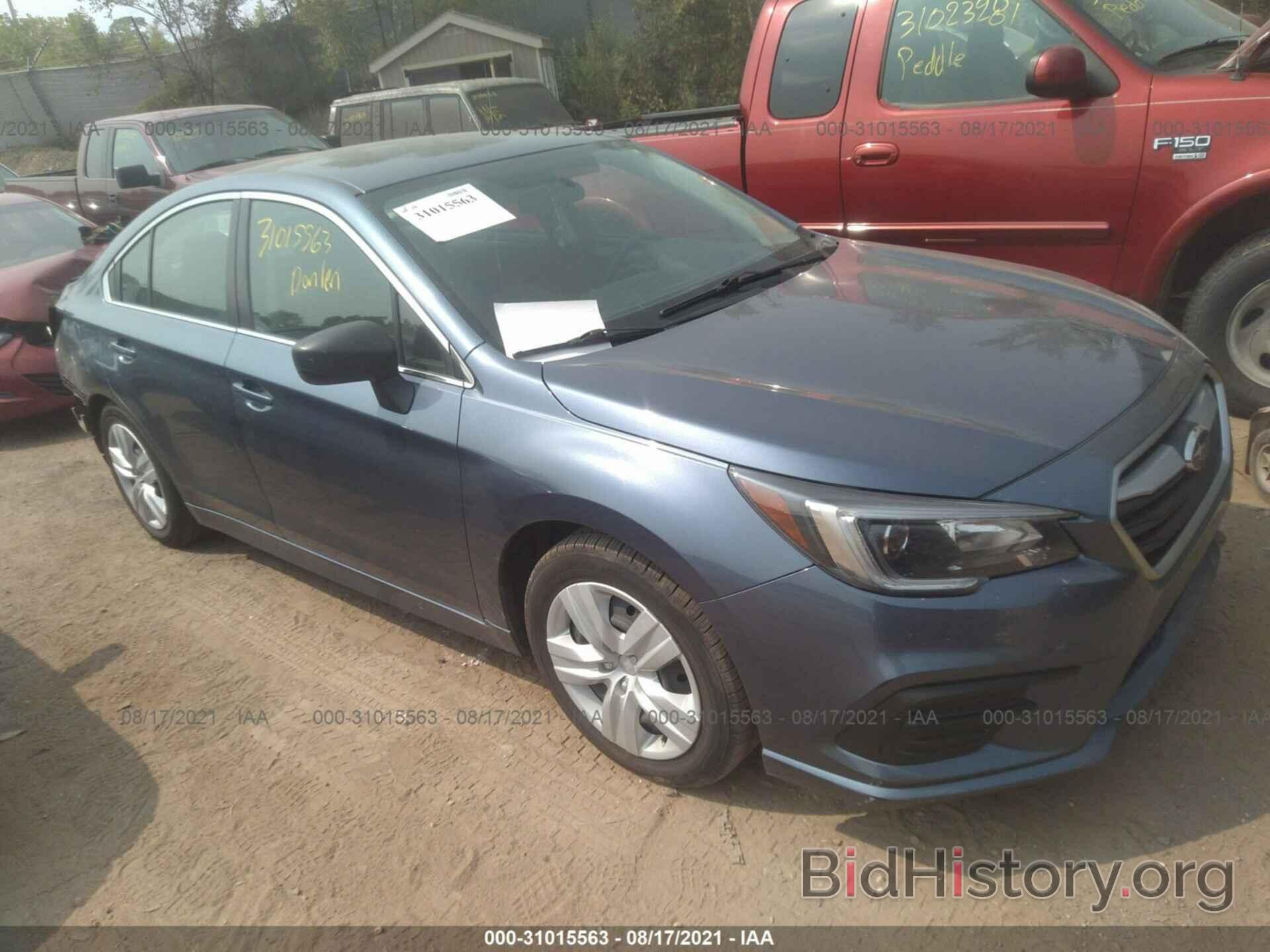 Photo 4S3BNAA66J3045446 - SUBARU LEGACY 2018