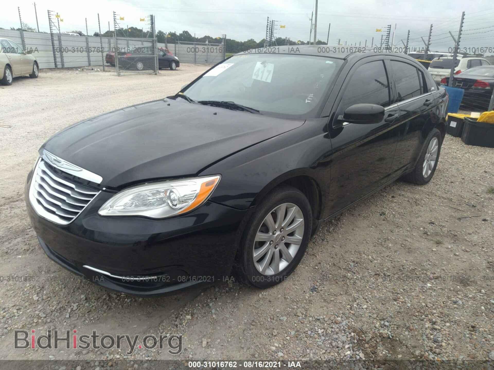 2011 CHRYSLER 200 - VIN: 1C3BC1FBXBN604227 - Photo 2
