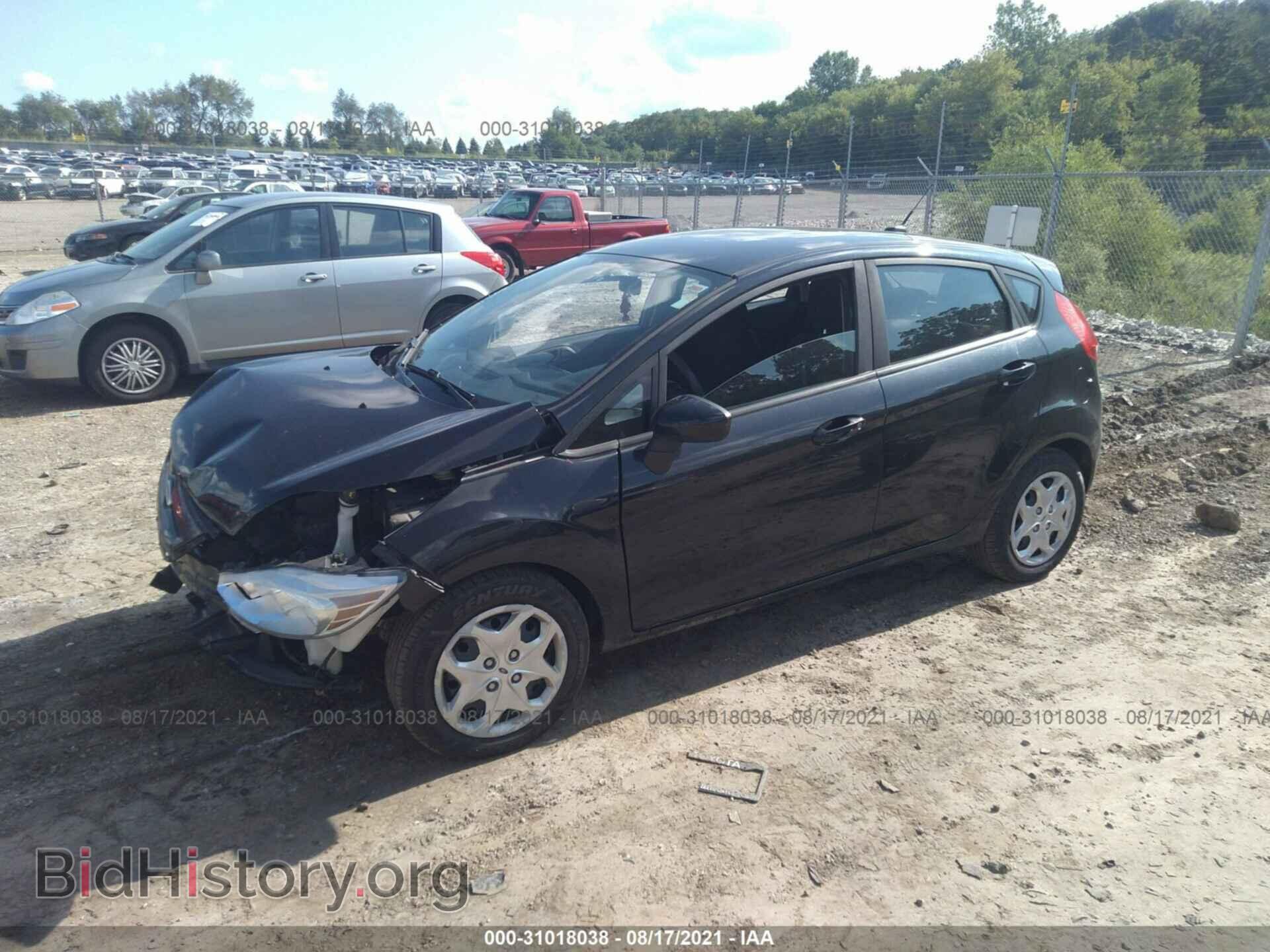 2011 FORD FIESTA - VIN: 3FADP4EJ2BM127361 - Photo 2