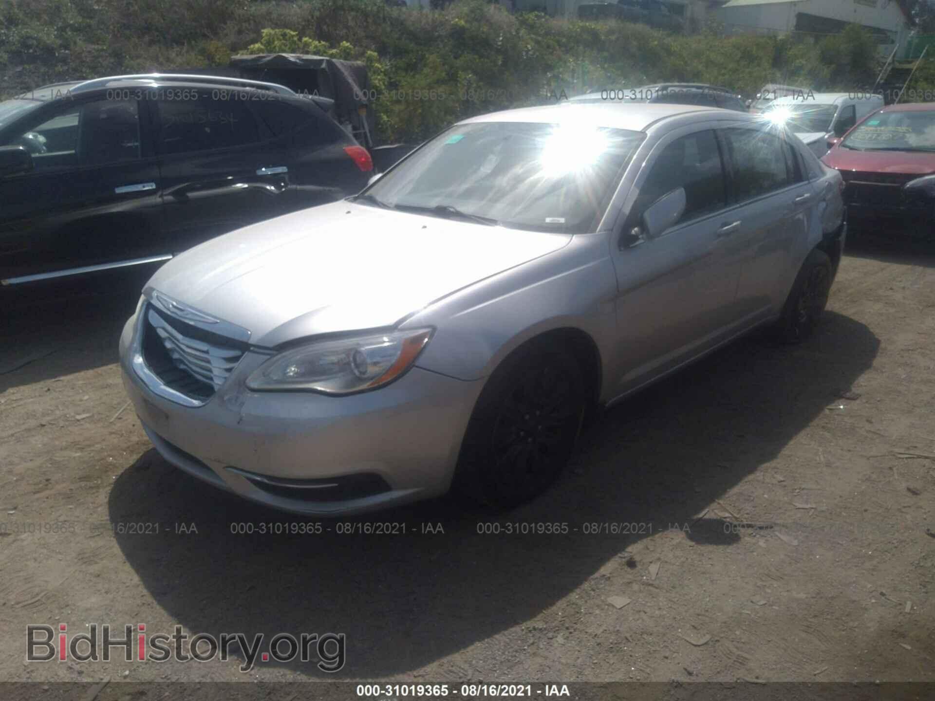 2012 CHRYSLER 200 - VIN: 1C3CCBAB4CN320921 - Photo 2