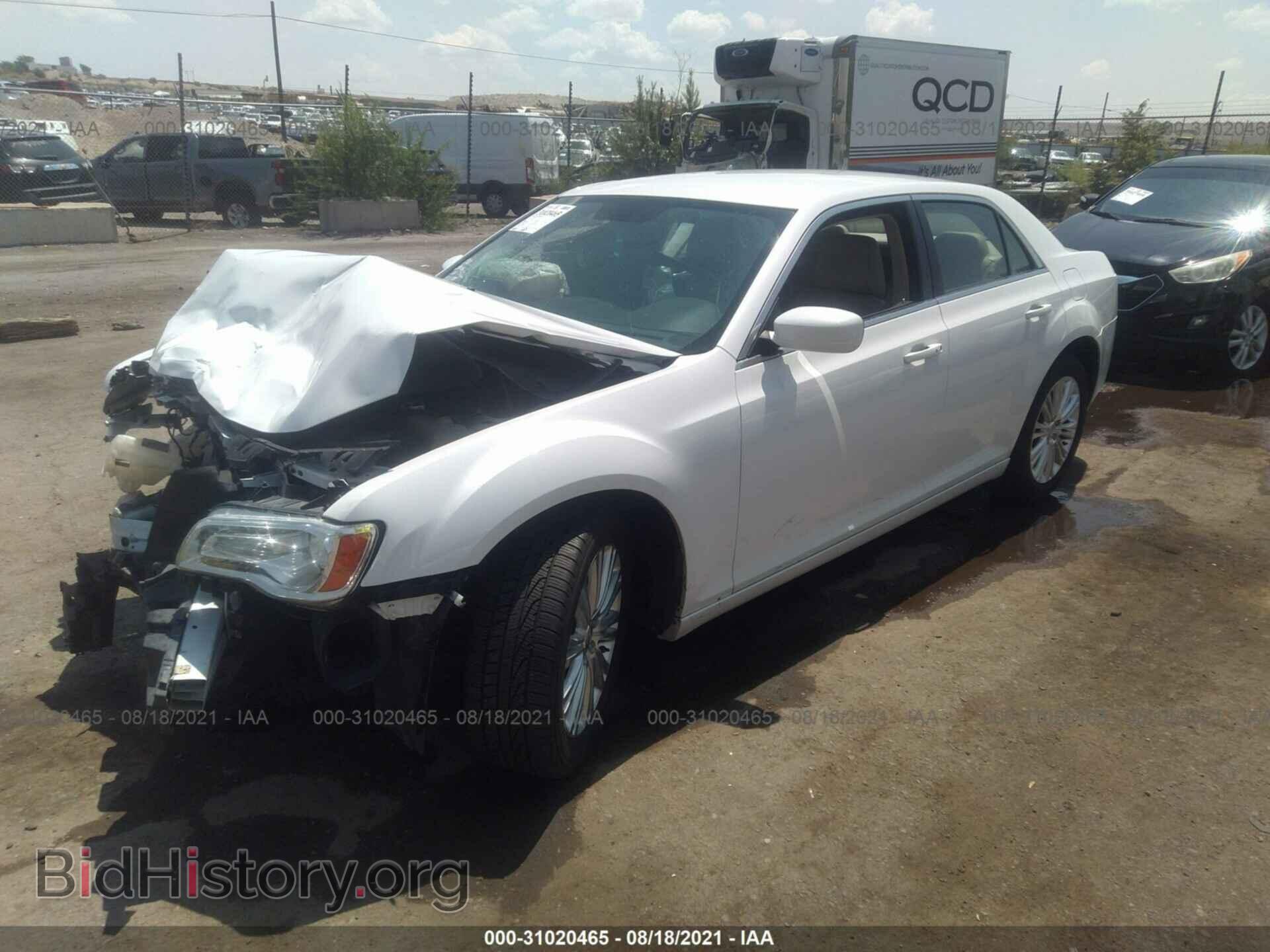 2013 CHRYSLER 300 - VIN: 2C3CCARG9DH528037 - Фото 2