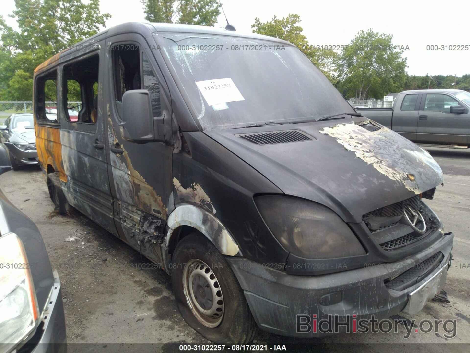 Photo WDZPE7CC6B5582044 - MERCEDES-BENZ SPRINTER PASSENGER VANS 2011