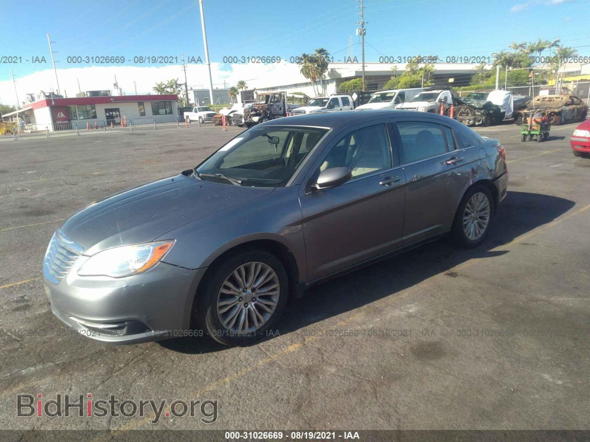 2012 CHRYSLER 200 - VIN: 1C3CCBAB2CN134827 - Photo 2