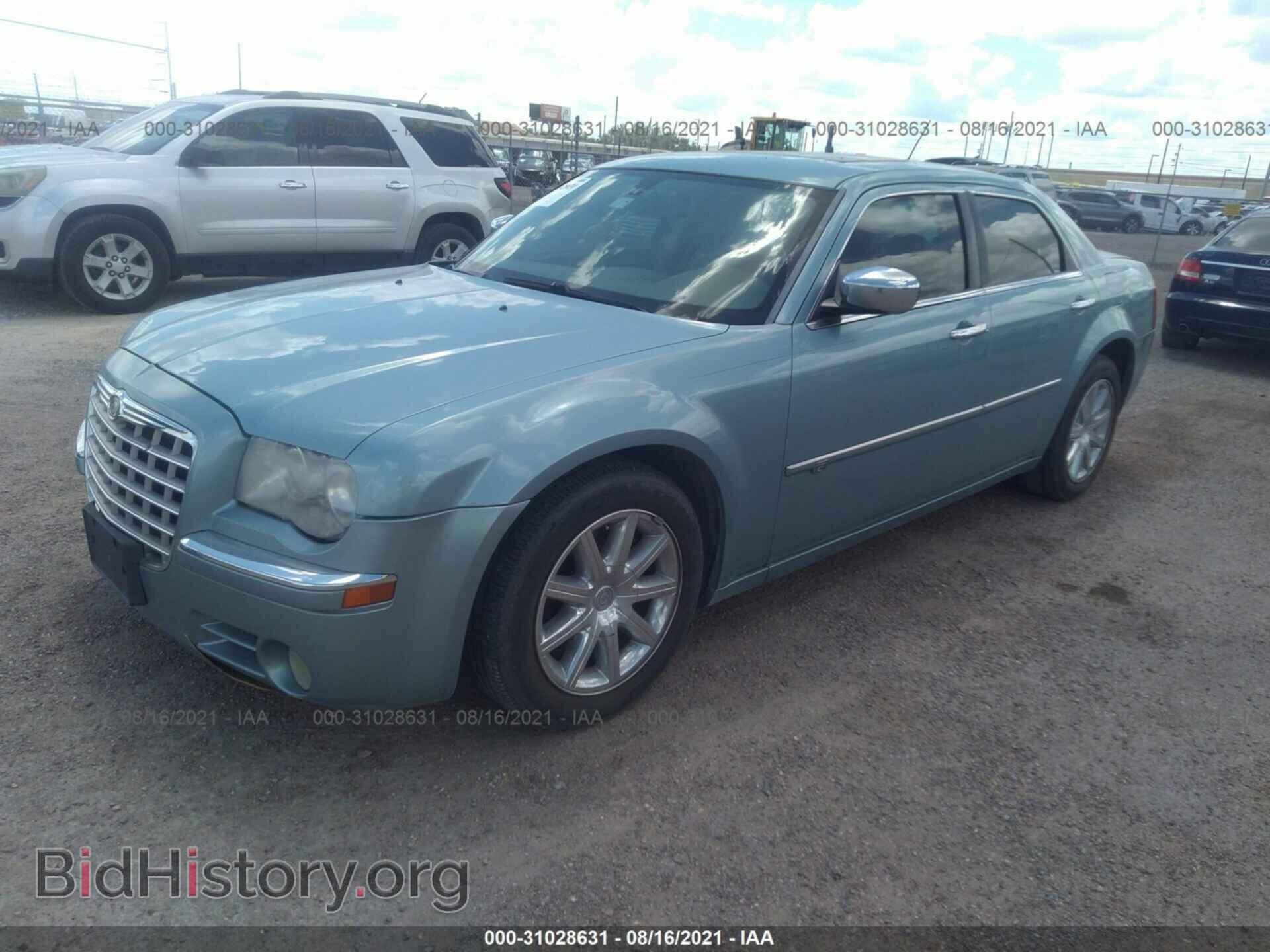 2008 CHRYSLER 300 - VIN: 2C3KA63H78H322981 - Фото 2