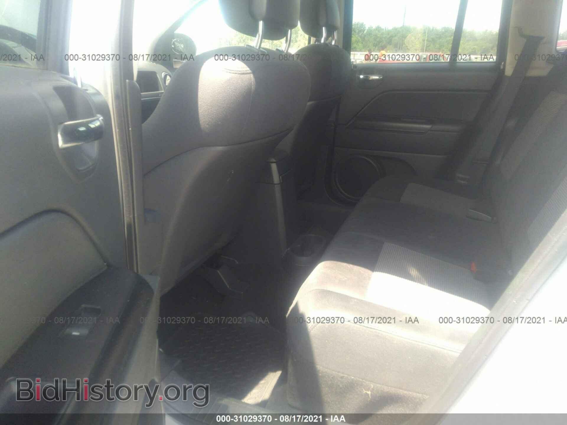 2011 JEEP COMPASS - VIN: 1J4NT1FBXBD215905 - Photo 8