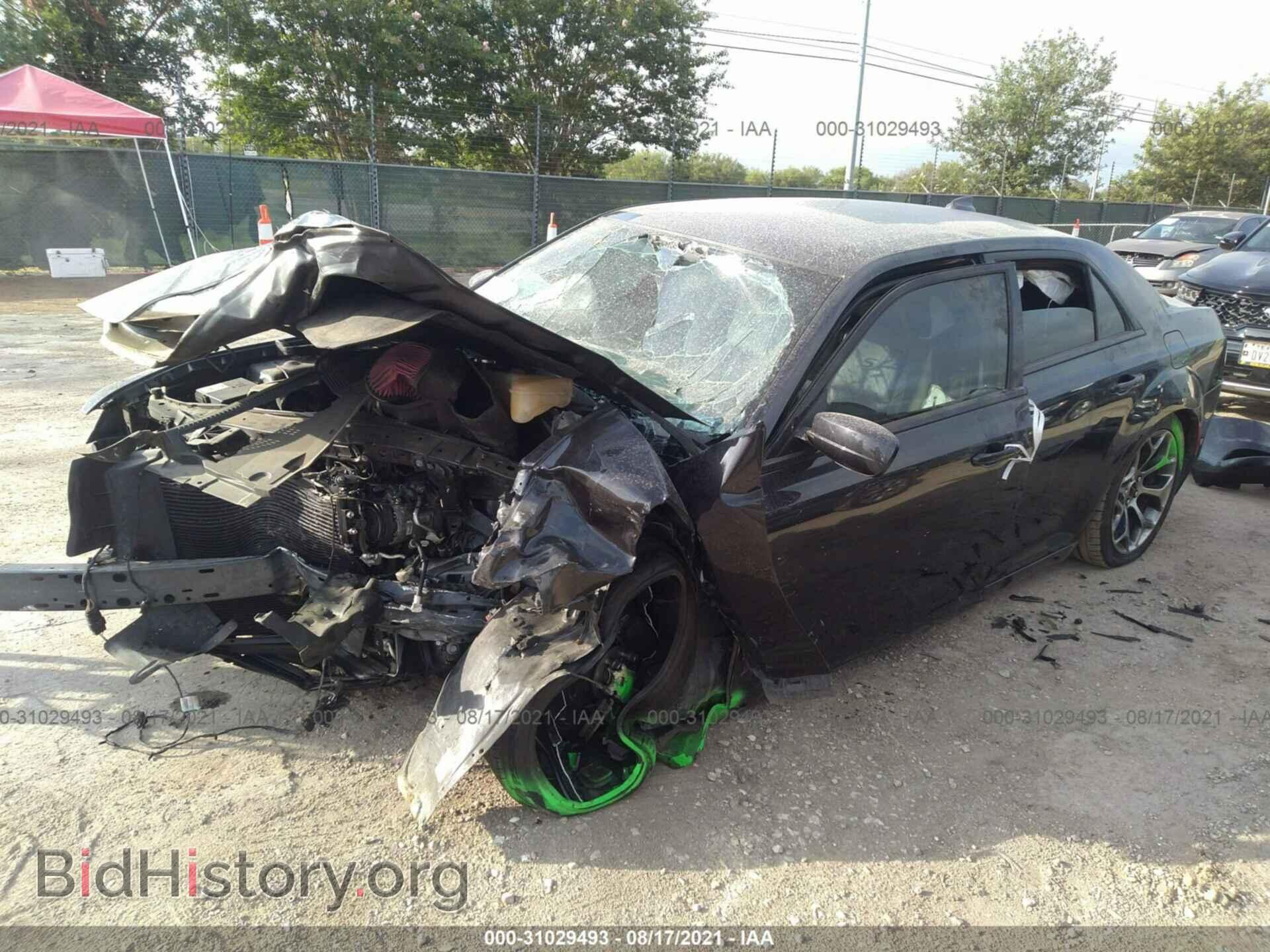 2018 CHRYSLER 300 - VIN: 2C3CCABG2JH214543 - Фото 2
