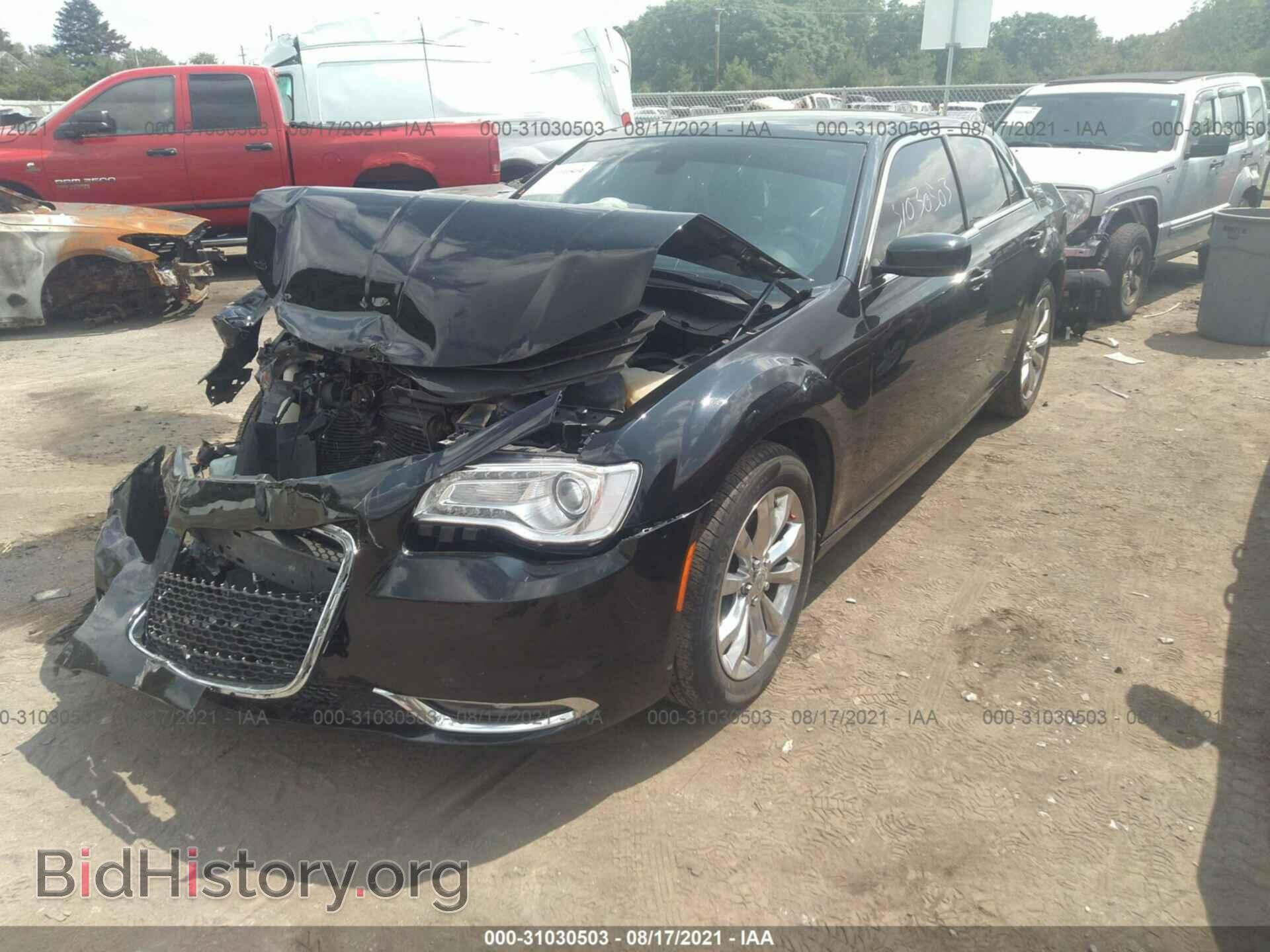 2015 CHRYSLER 300 - VIN: 2C3CCARG8FH781837 - Фото 2