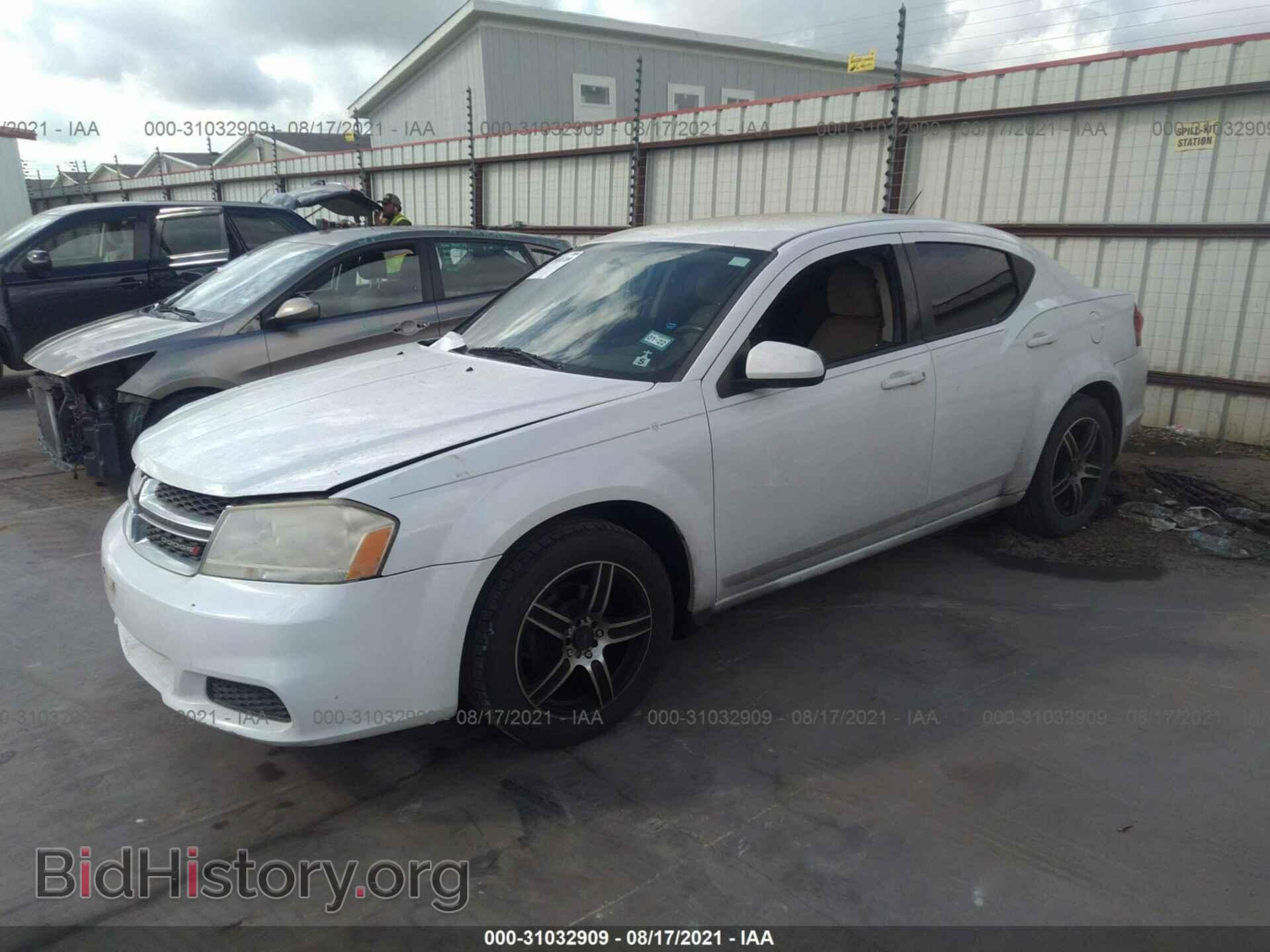 2011 DODGE AVENGER - VIN: 1B3BD1FB0BN572950 - Фото 2