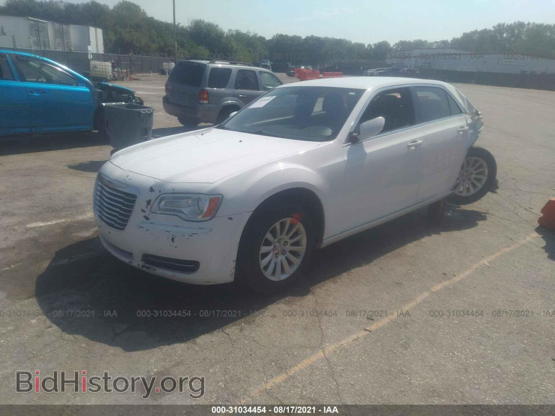 2012 CHRYSLER 300 - VIN: 2C3CCAAG4CH113976 - Photo 2