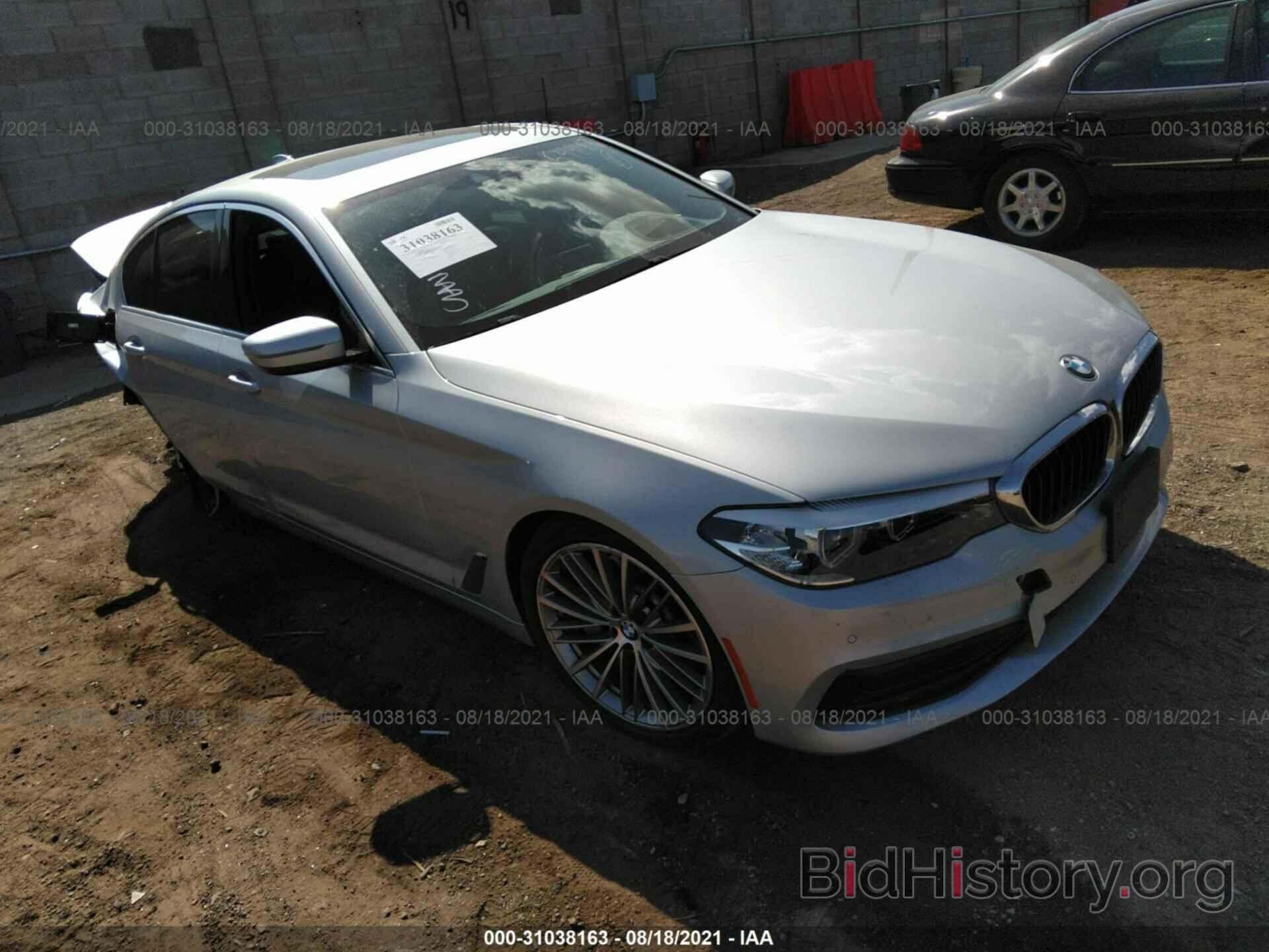 Photo WBAJA5C52KBX87429 - BMW 5 SERIES 2019