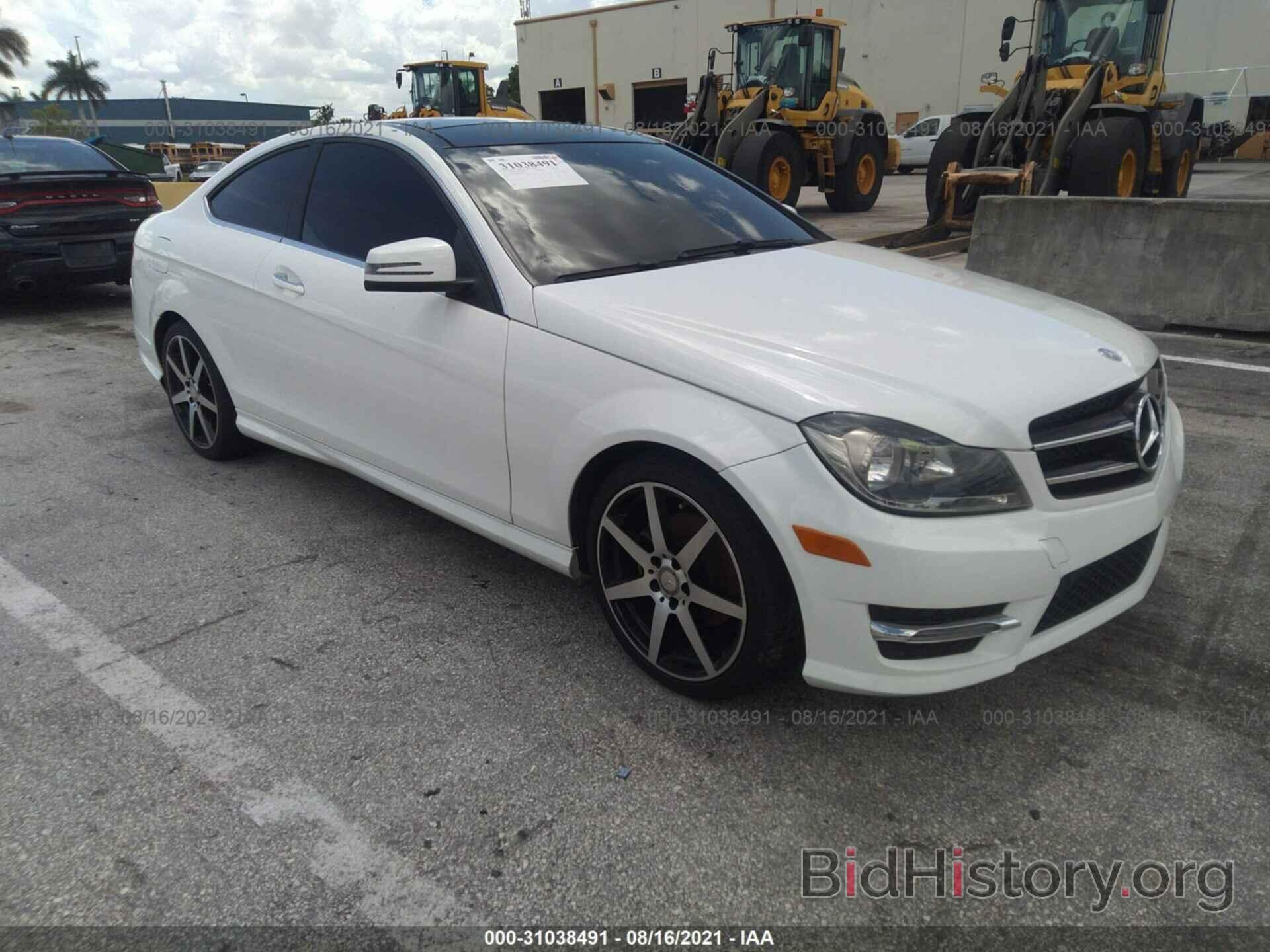 Photo WDDGJ4HB4FG386002 - MERCEDES-BENZ C-CLASS 2015