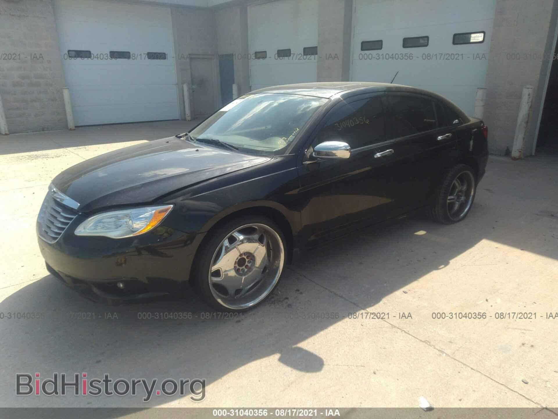 2011 CHRYSLER 200 - VIN: 1C3BC2FG3BN624191 - Photo 2
