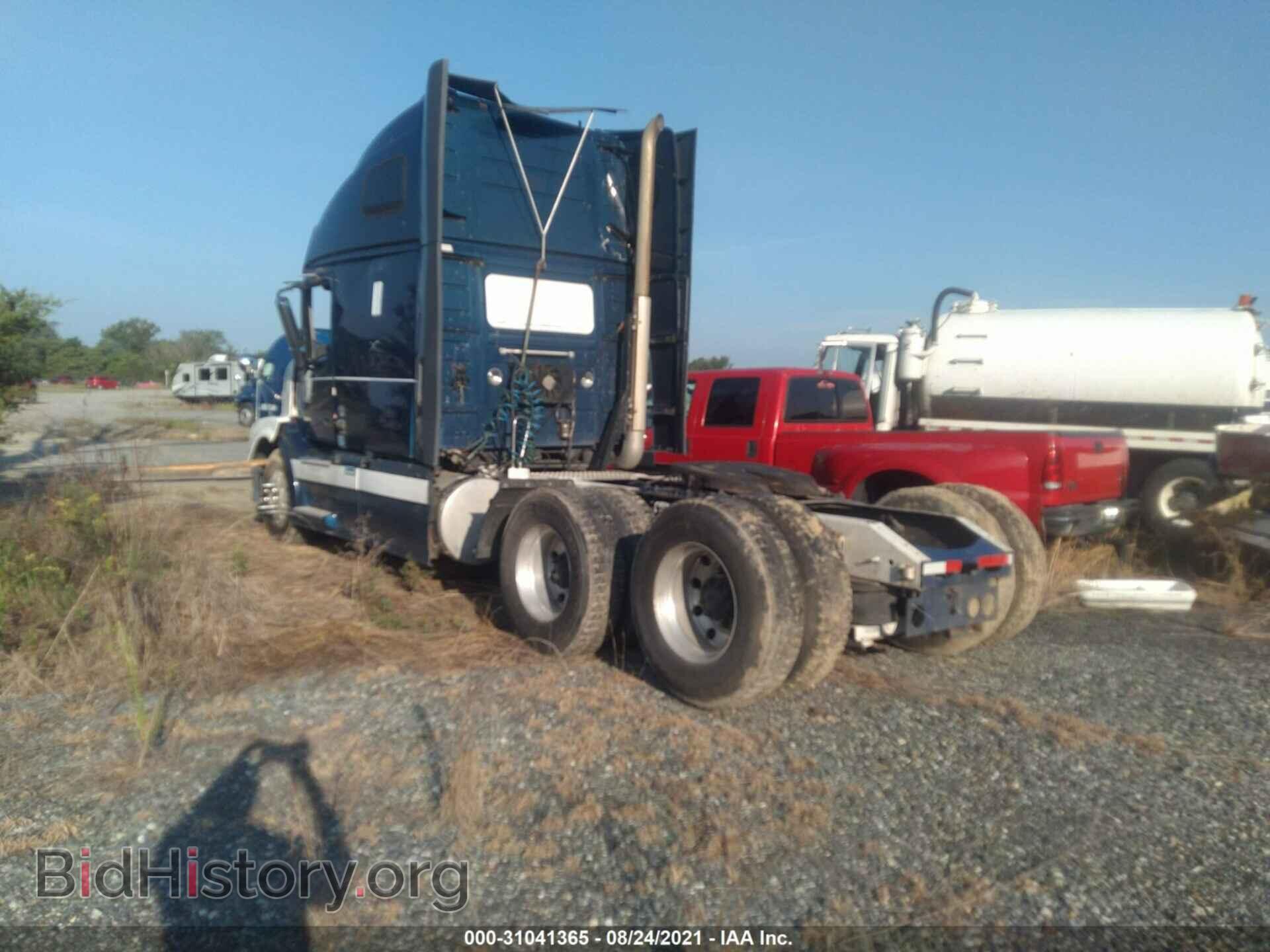 2012 VOLVO VN - VIN: 4V4NC9EJ7CN538578 - Фото 3