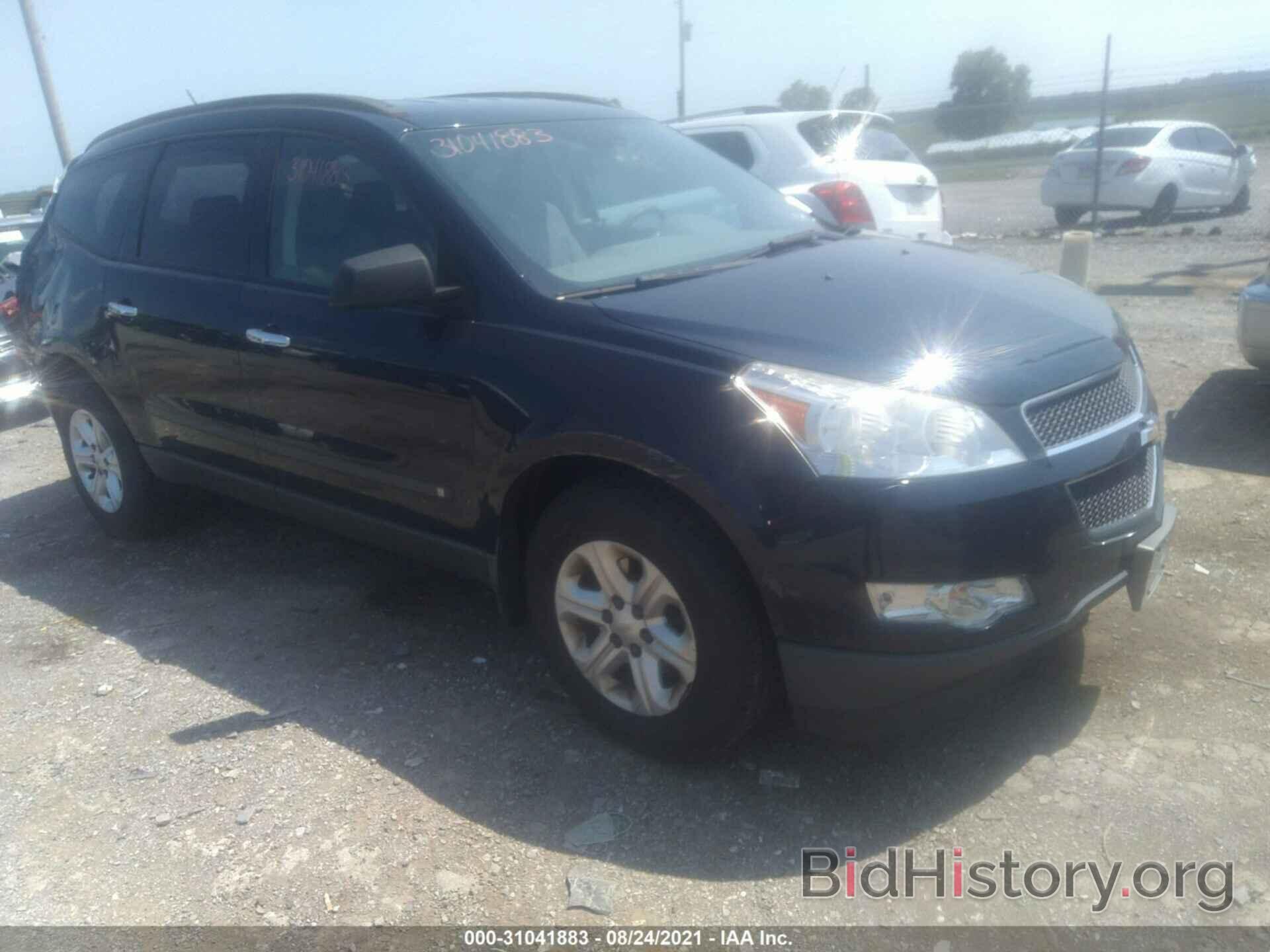 Photo 1GNLVEED9AS127608 - CHEVROLET TRAVERSE 2010