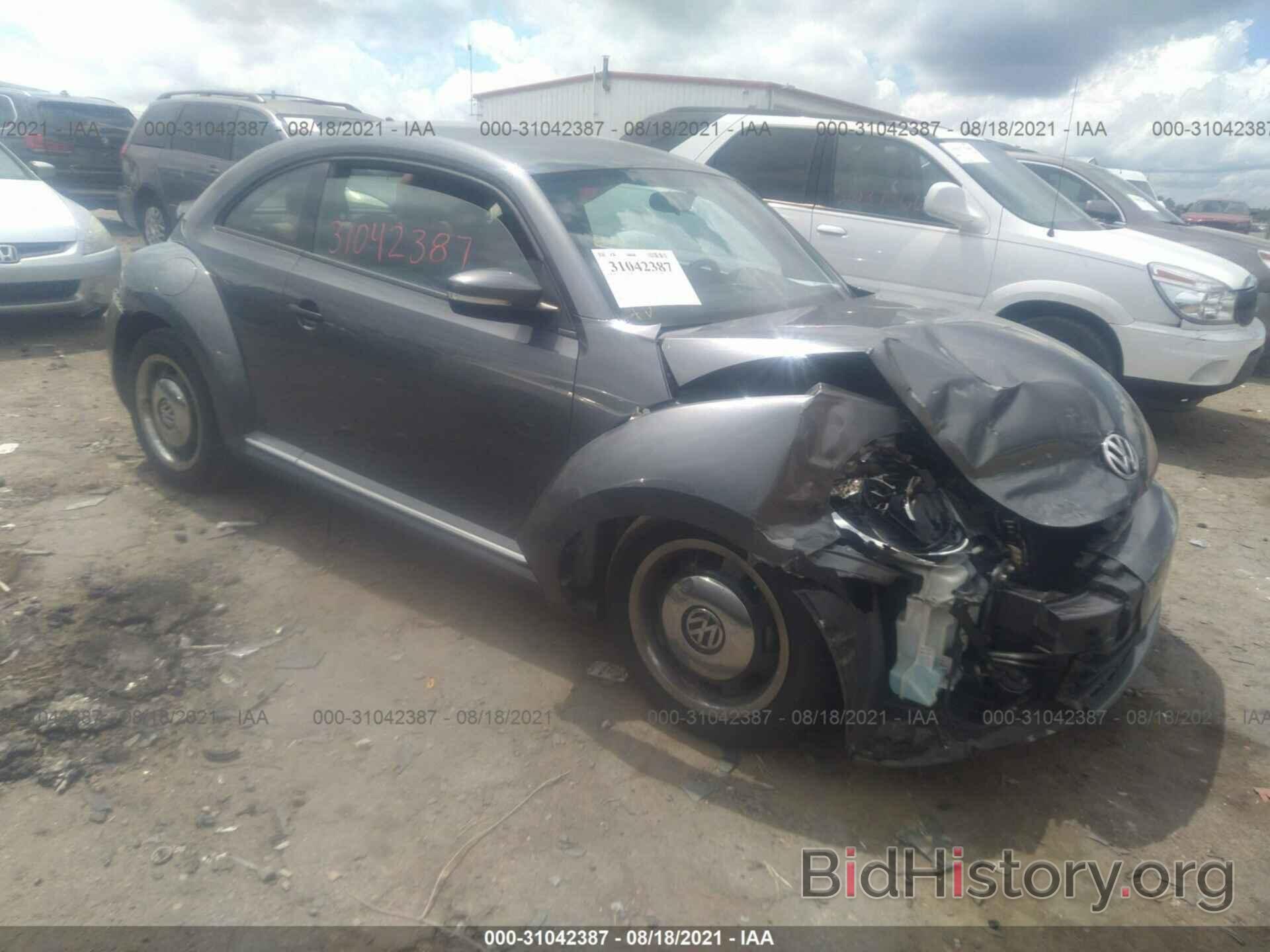 Photo 3VWF17AT1GM633670 - VOLKSWAGEN BEETLE COUPE 2016