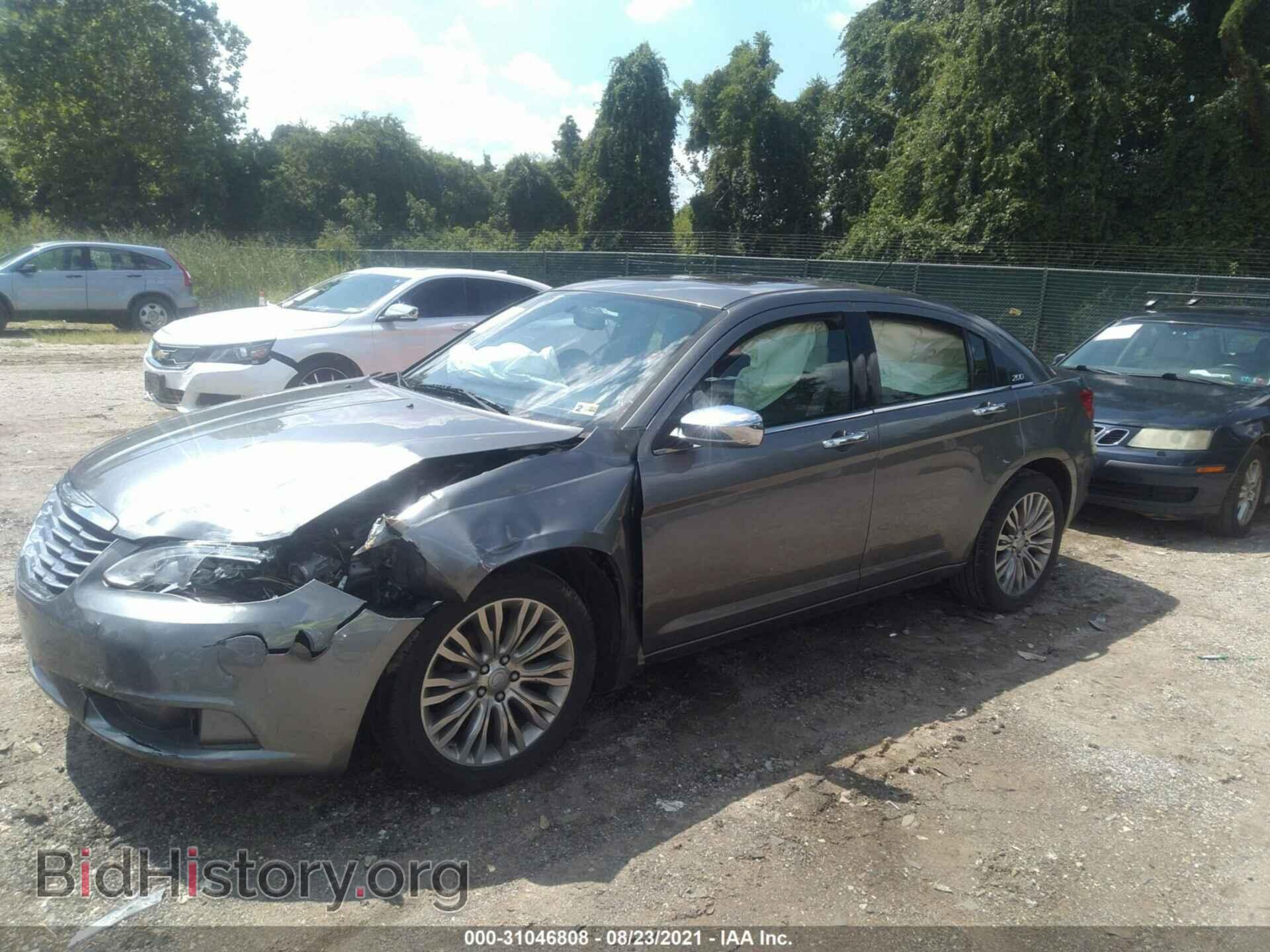 2013 CHRYSLER 200 - VIN: 1C3CCBCG0DN702115 - Фото 2