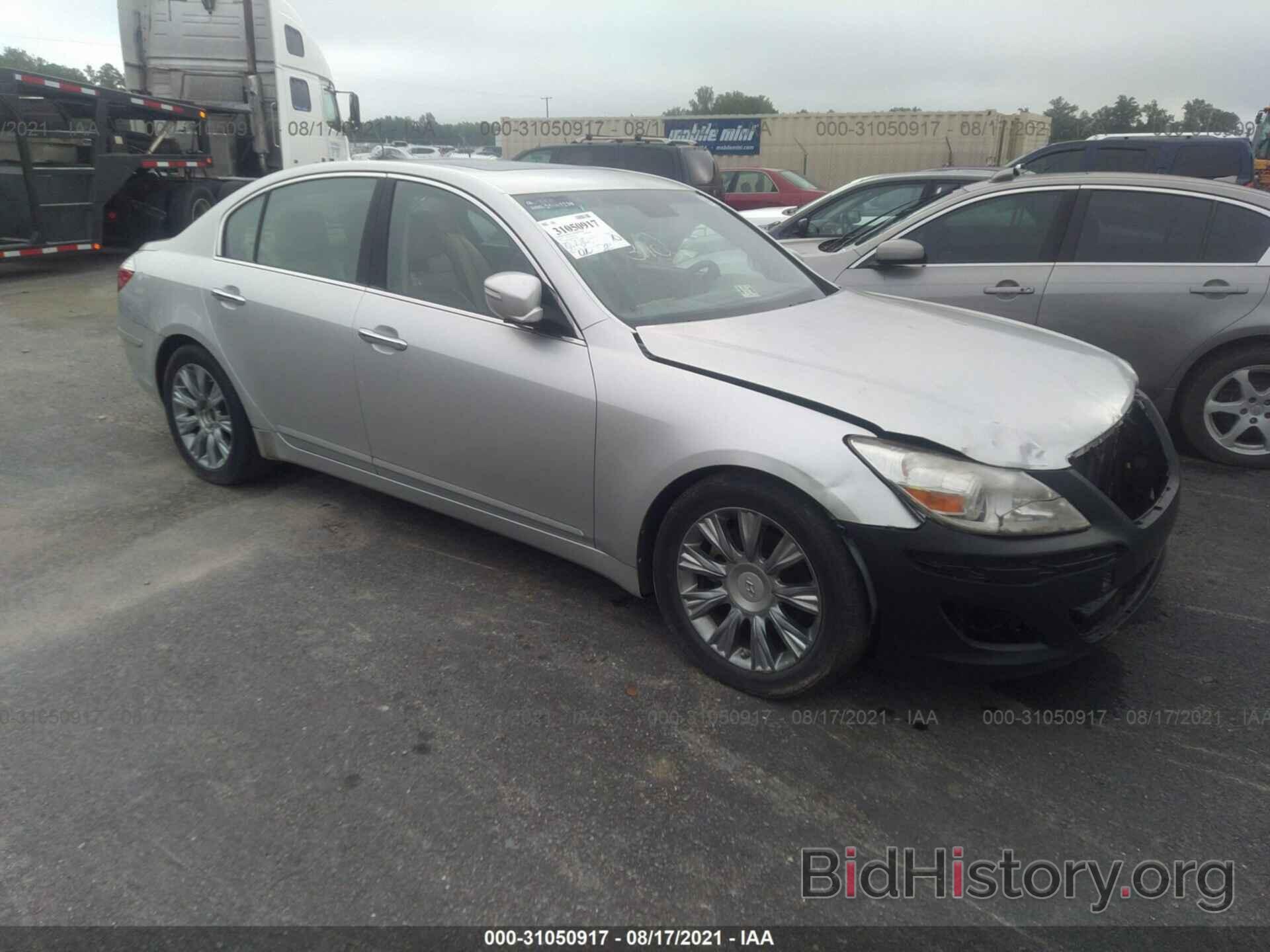 Photo KMHGC4DE4BU114822 - HYUNDAI GENESIS 2011