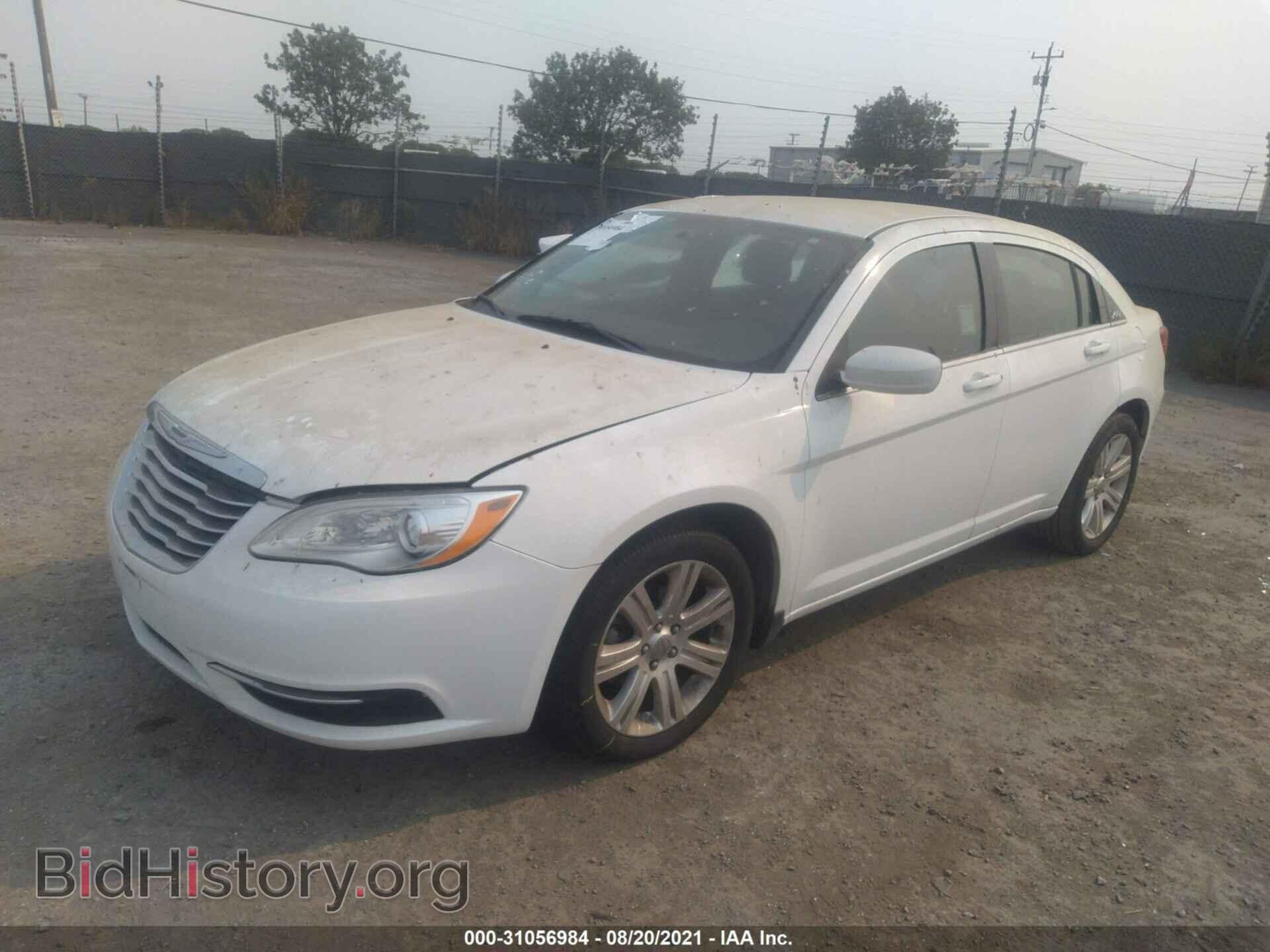 2013 CHRYSLER 200 - VIN: 1C3CCBAB9DN764300 - Photo 2
