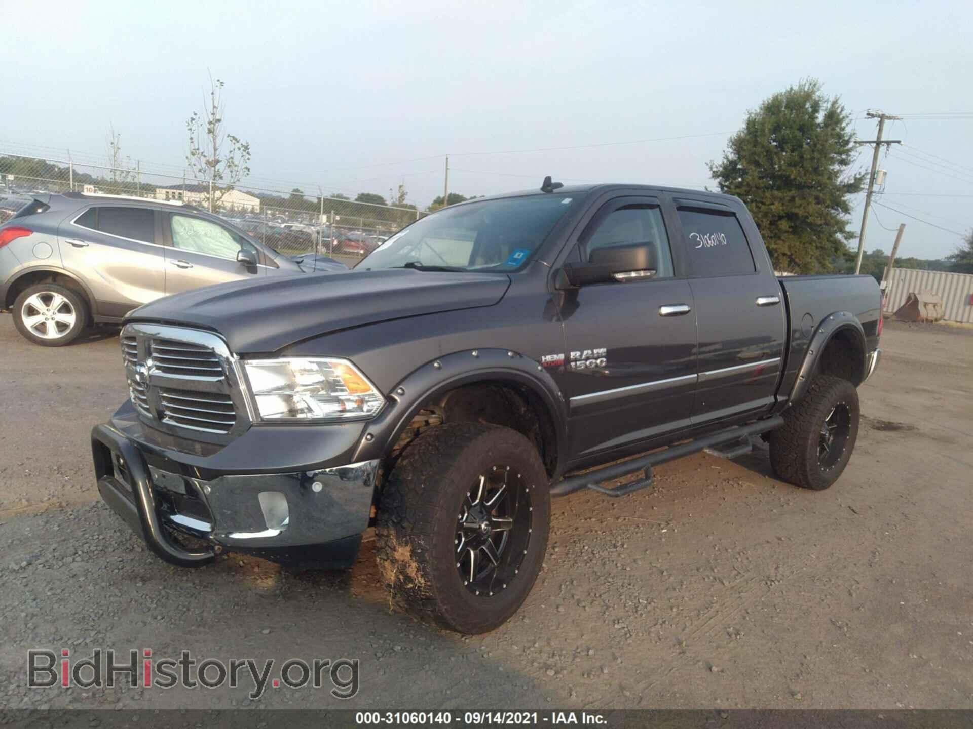 2017 RAM 1500 - VIN: 3C6RR7LTXHG793978 - Фото 2