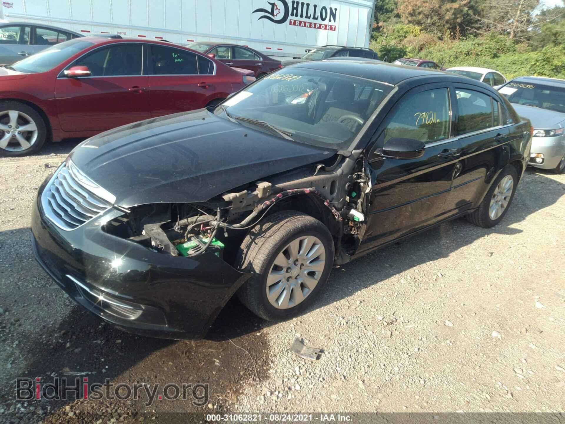 2011 CHRYSLER 200 - VIN: 1C3BC4FB8BN560018 - Фото 2