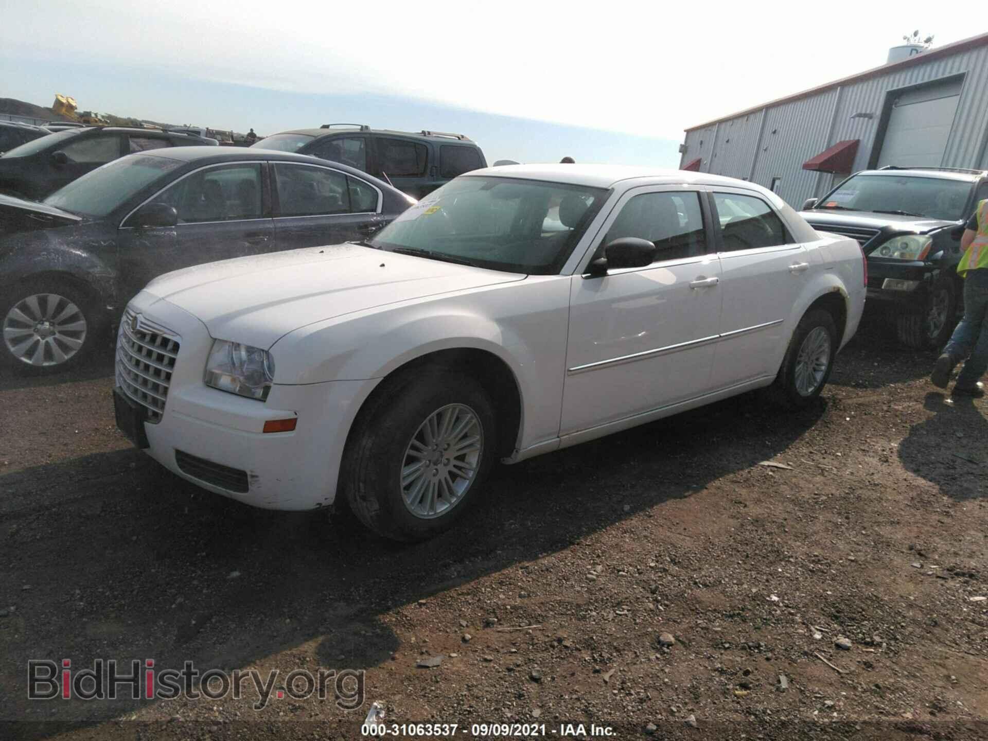 2009 CHRYSLER 300 - VIN: 2C3KA43D19H604102 - Фото 2