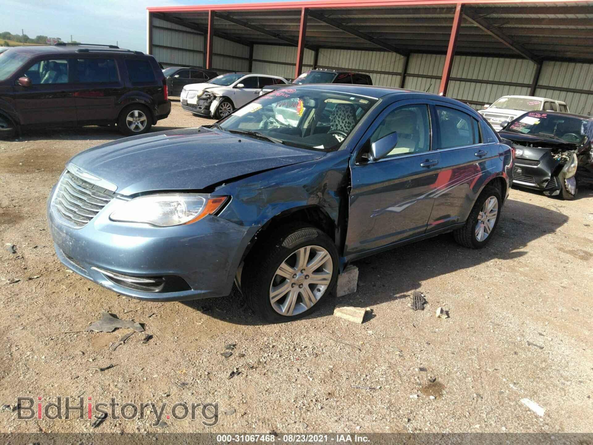 2011 CHRYSLER 200 - VIN: 1C3BC1FB1BN619537 - Фото 2