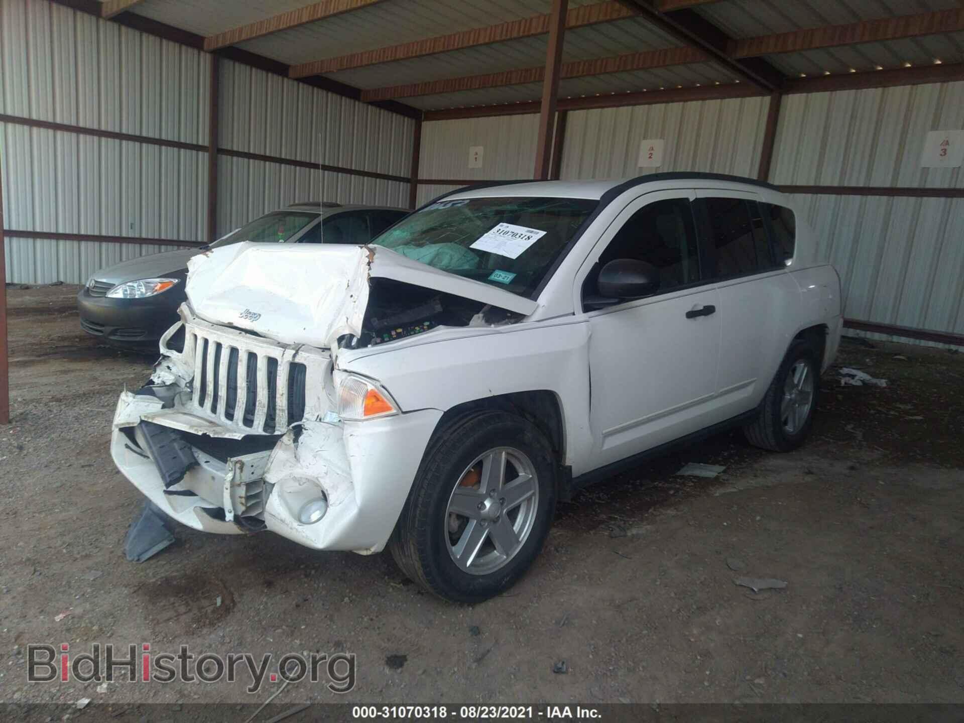 2008 JEEP COMPASS - VIN: 1J8FT47028D572926 - Фото 2