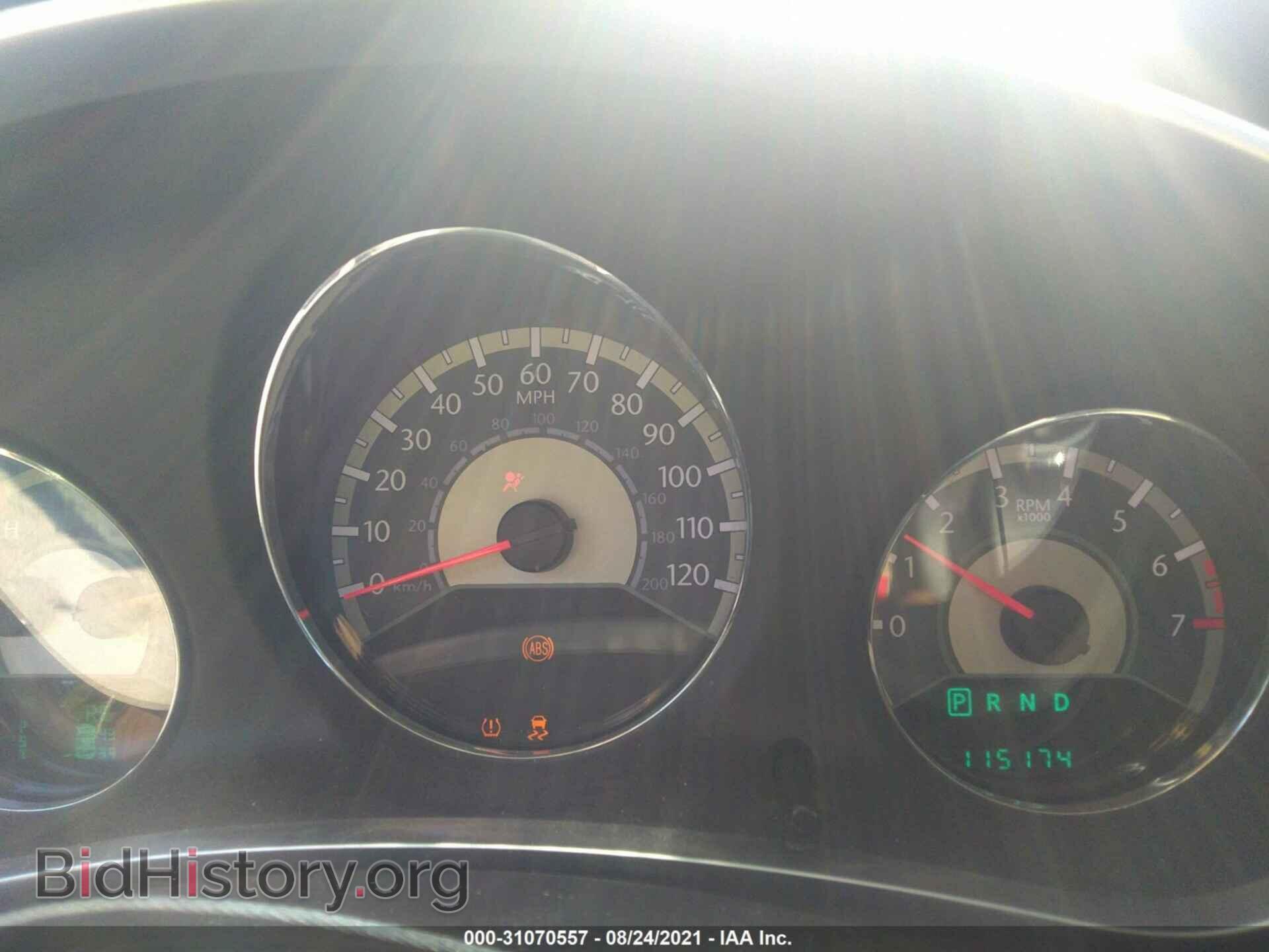 2011 CHRYSLER 200 - VIN: 1C3BC2FBXBN527963 - Photo 7