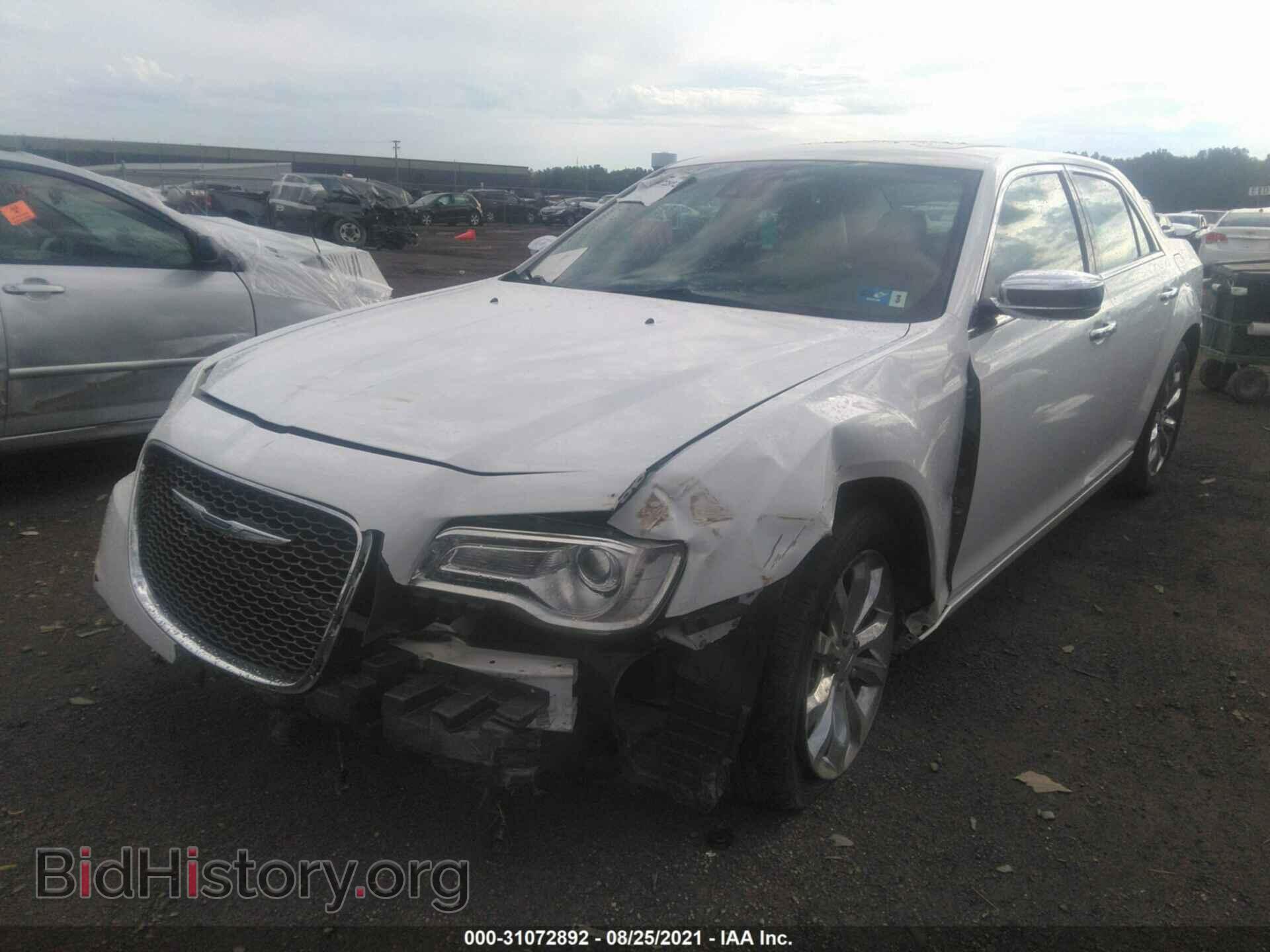 2016 CHRYSLER 300 - VIN: 2C3CCAKGXGH209017 - Фото 2