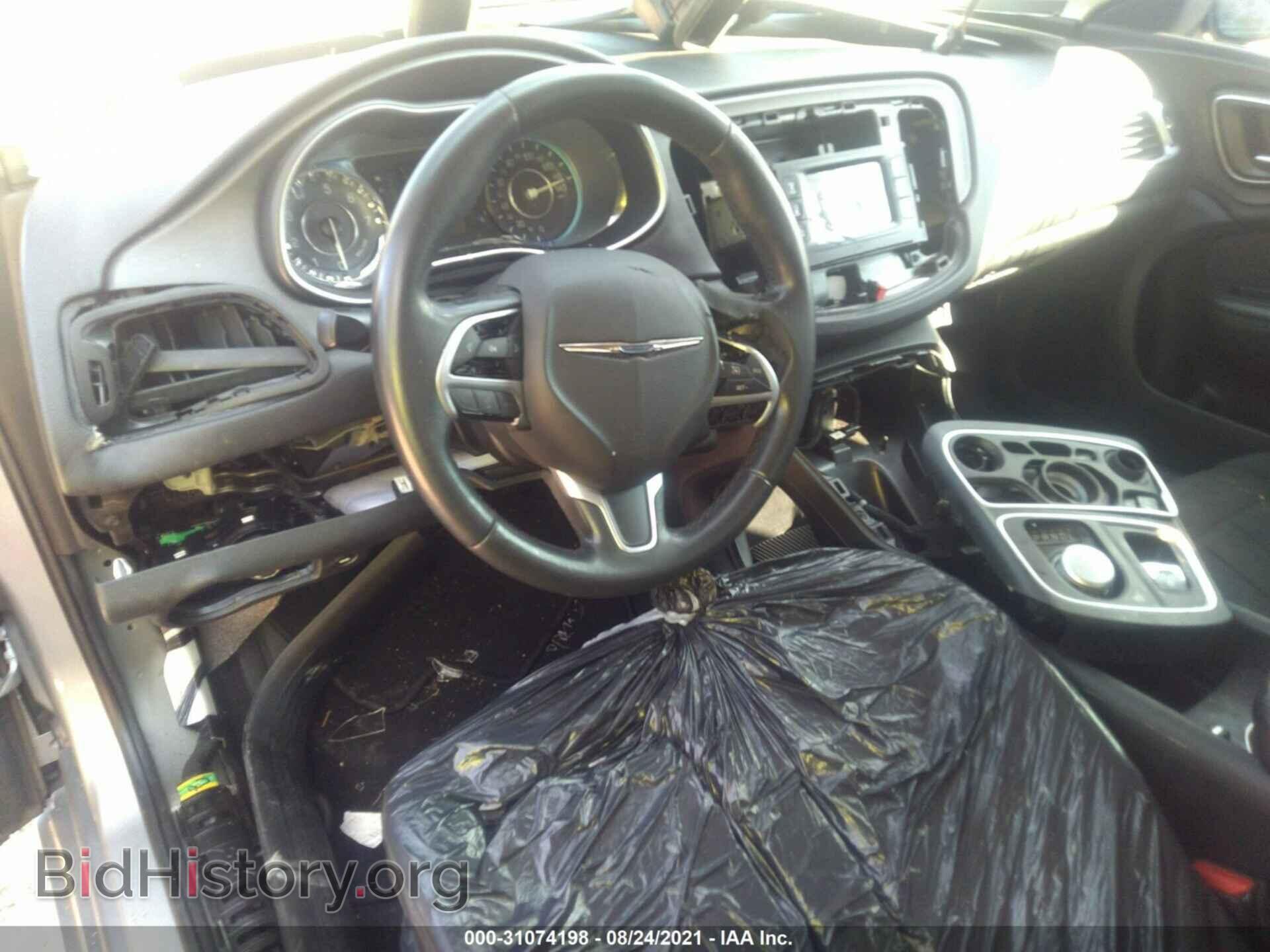2015 CHRYSLER 200 - VIN: 1C3CCCAB5FN555113 - Фото 6