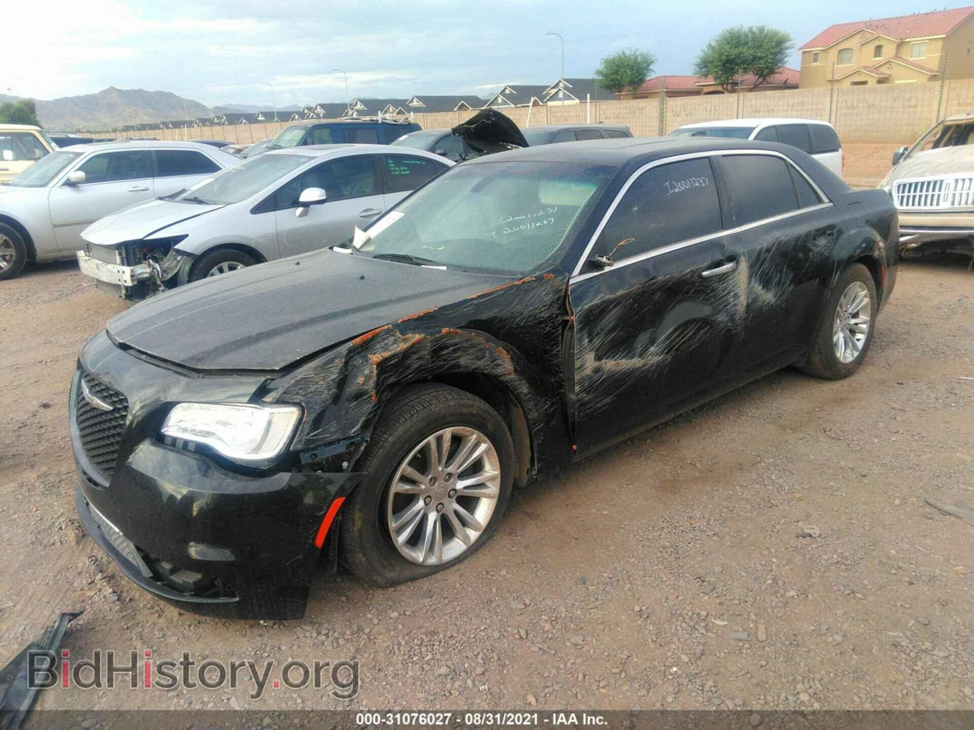2017 CHRYSLER 300 - VIN: 2C3CCAEGXHH570986 - Фото 2