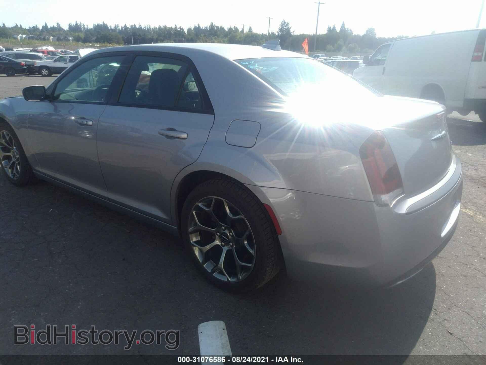 2018 CHRYSLER 300 - VIN: 2C3CCABG1JH214050 - Фото 3