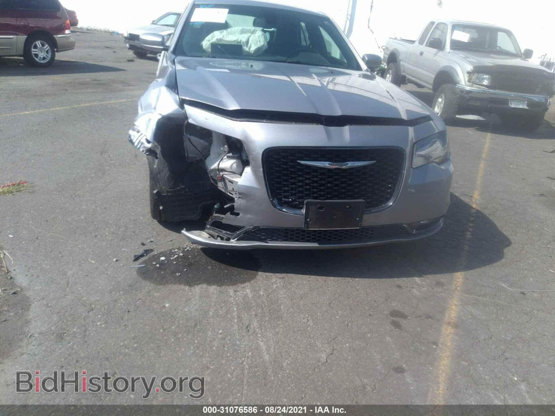 2018 CHRYSLER 300 - VIN: 2C3CCABG1JH214050 - Фото 6